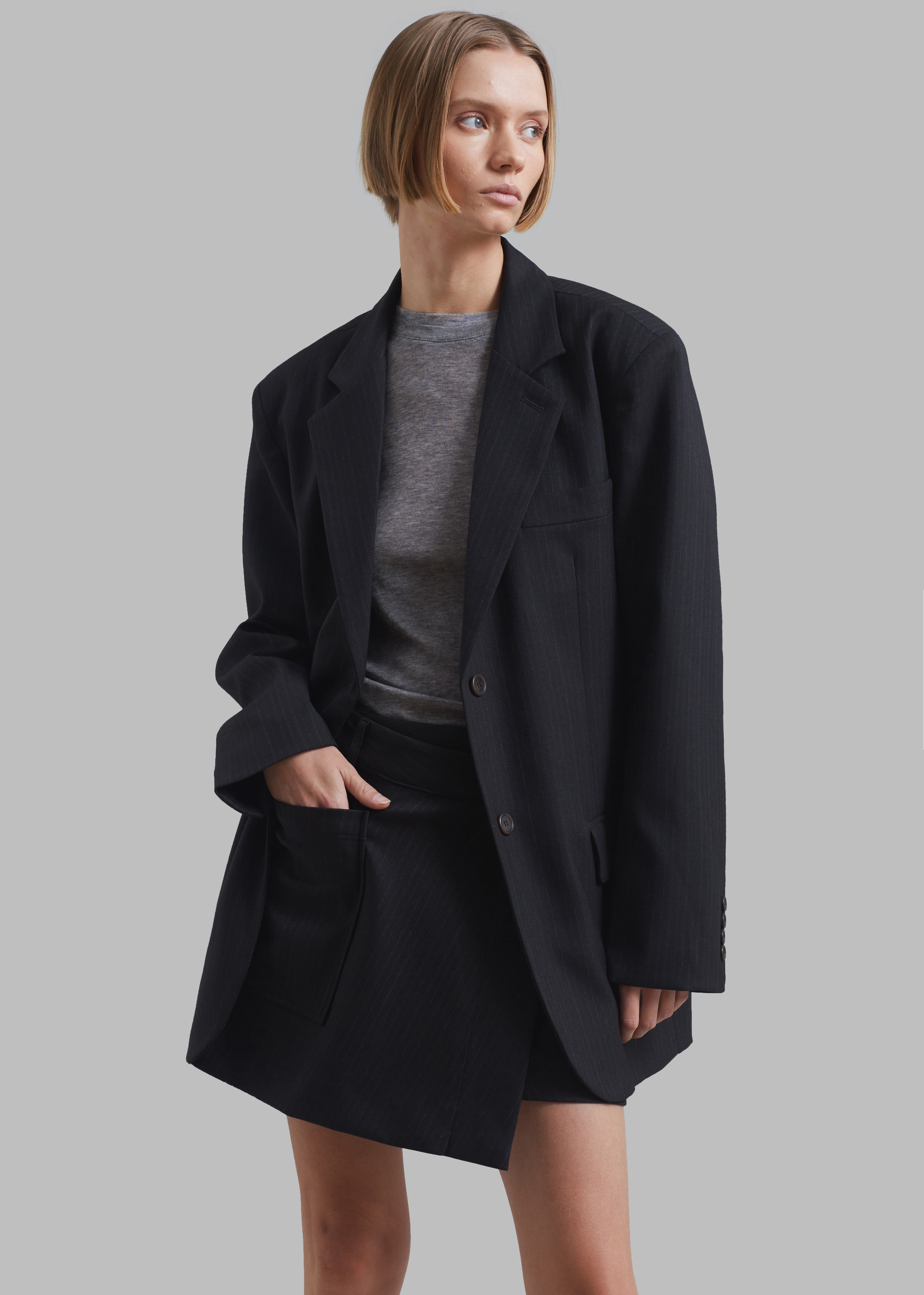 Aris Blazer - Black Pinstripe - 7