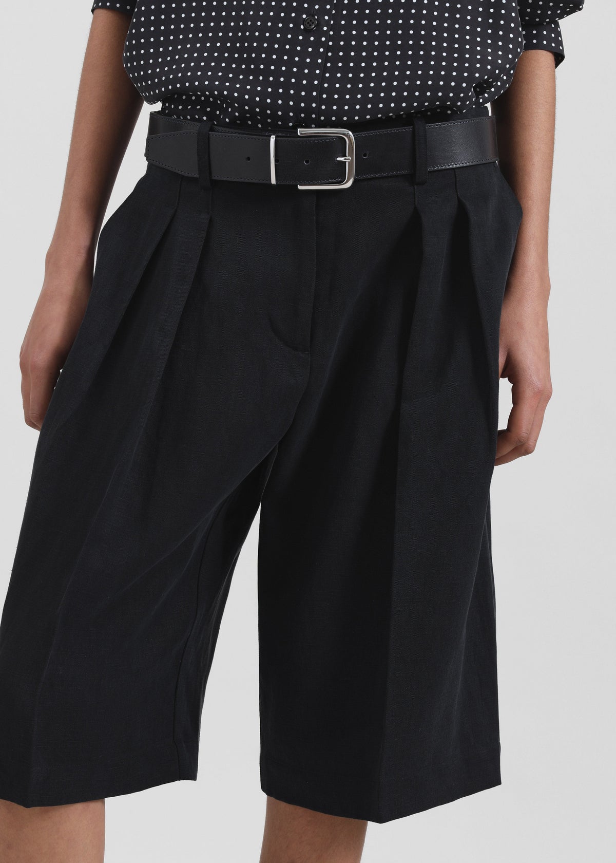 Bilbao Pleated Linen Bermuda Shorts - Black - 2