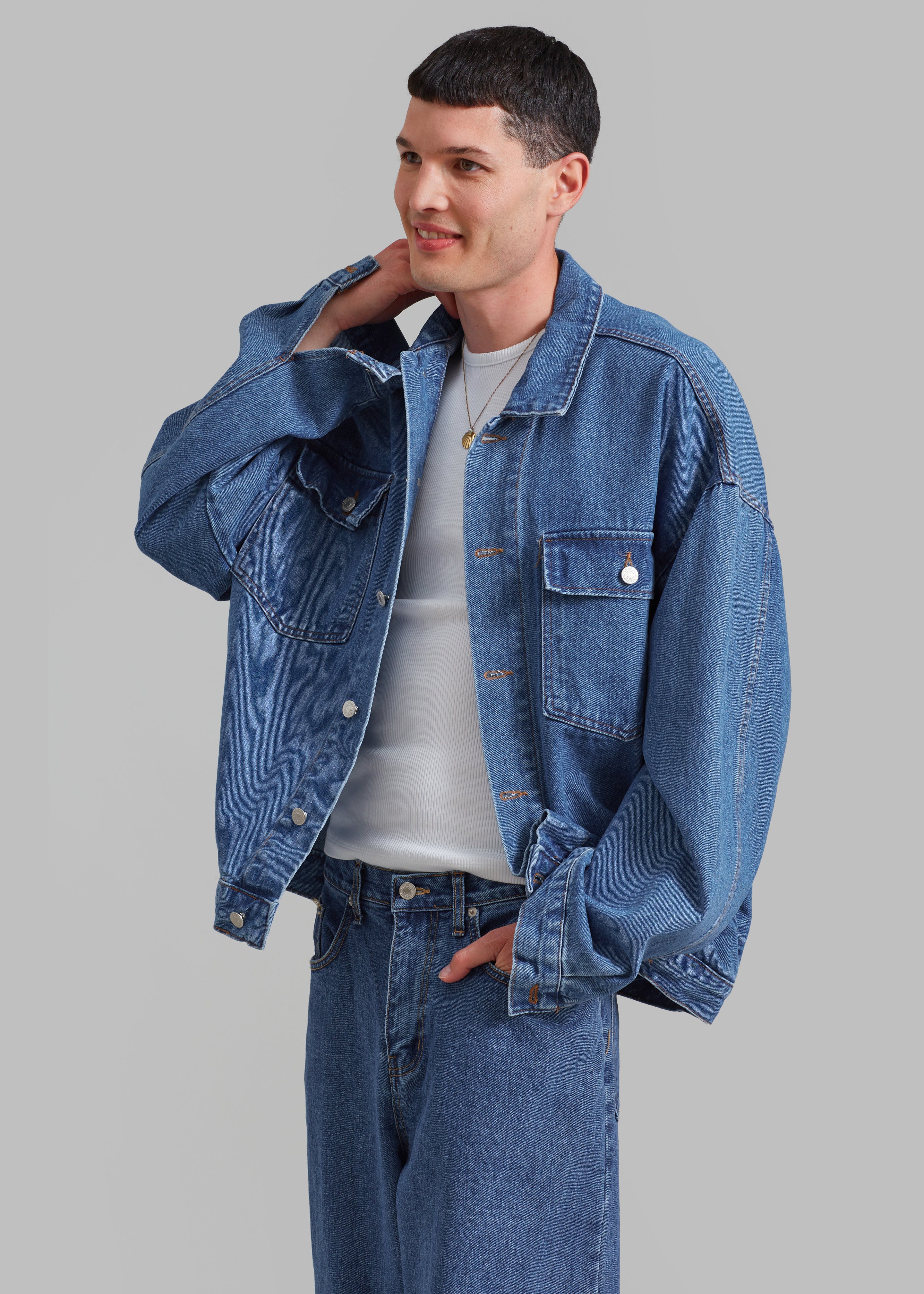 Connor Oversized Denim Jacket - Medium Wash – The Frankie Shop Europe