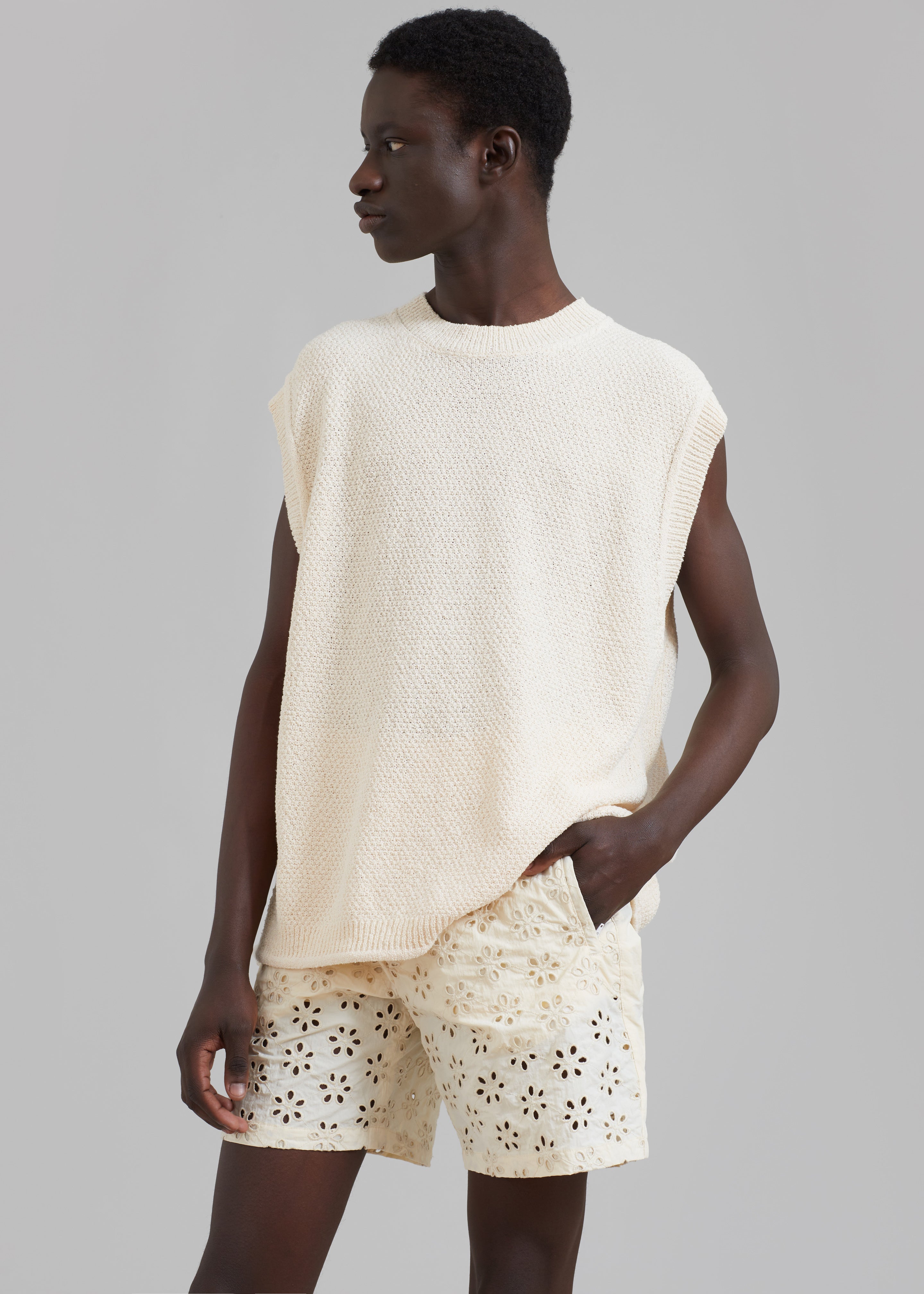 EGONLab Wonderland Slited Elastic Short - Flower Embroidery - 4