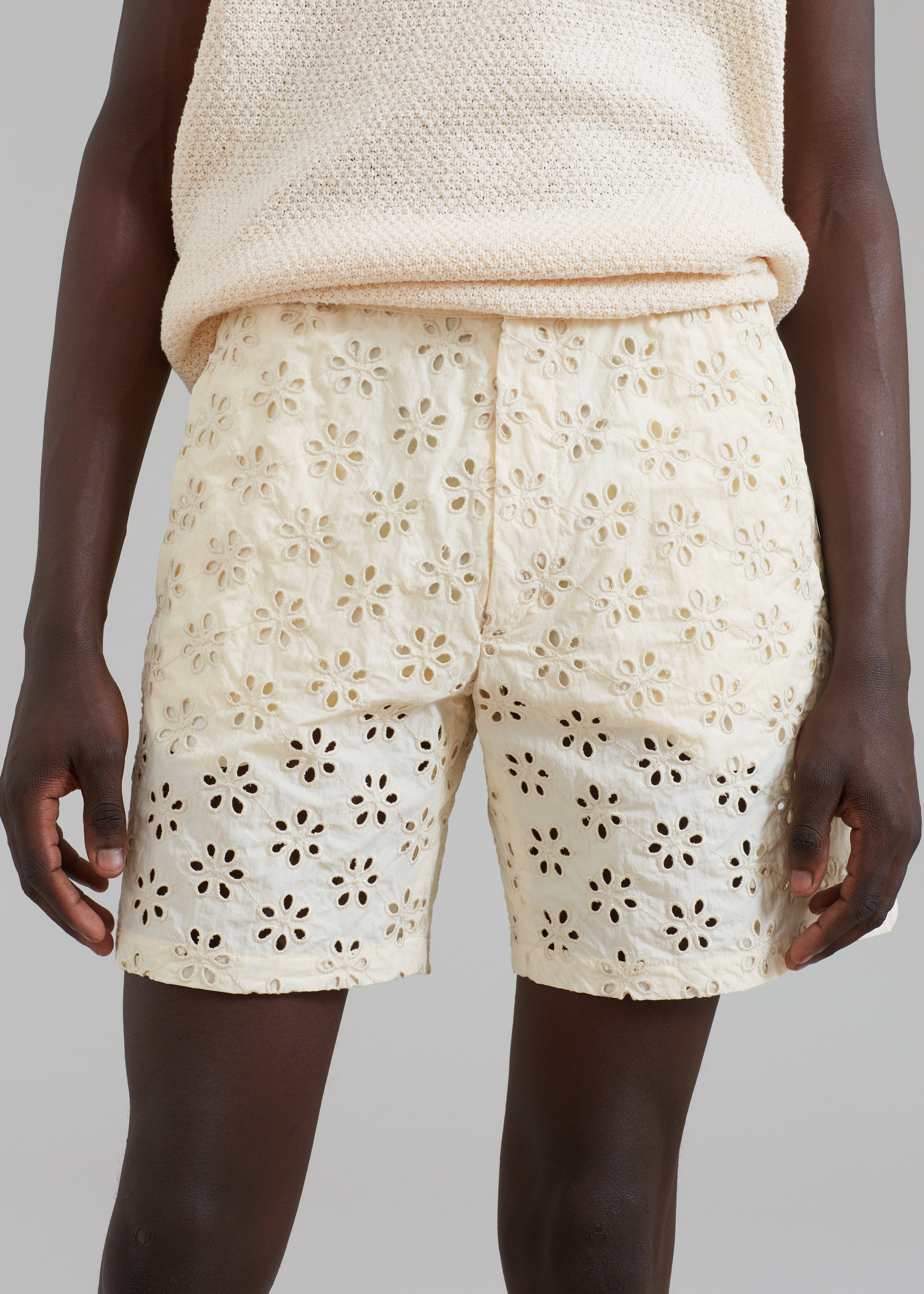 EGONLab Wonderland Slited Elastic Short - Flower Embroidery - 3