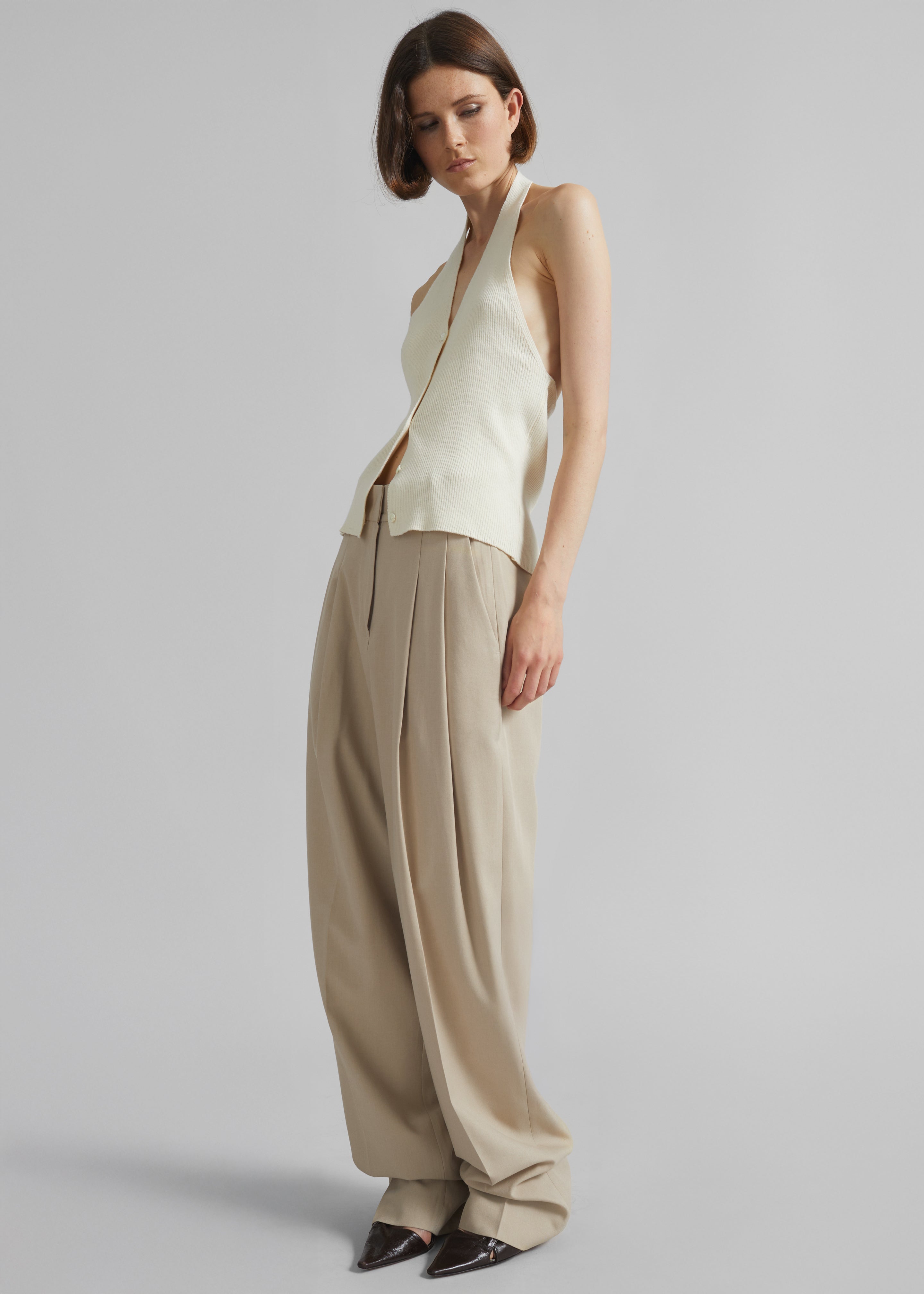 Gelso Pleated Twill Trousers - Beige – The Frankie Shop Europe