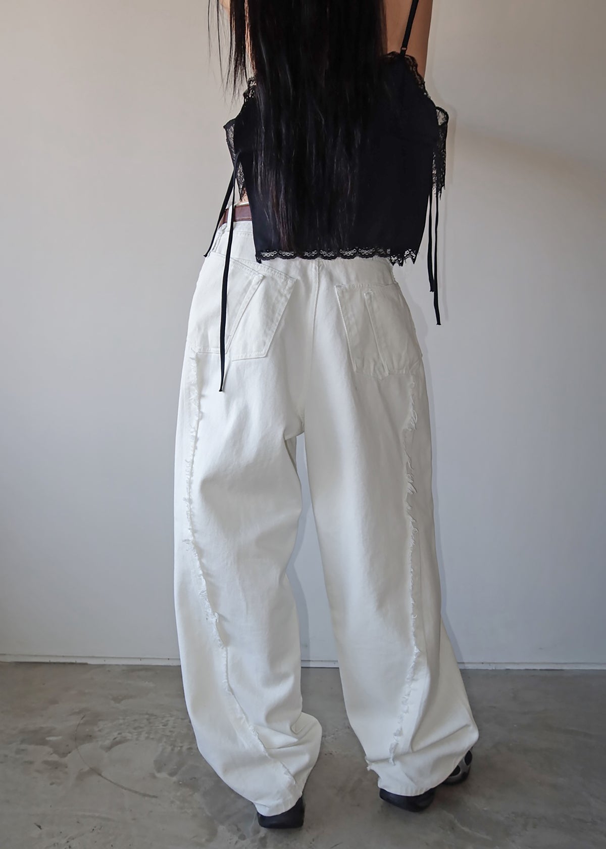 Halgar Frayed Seam Barrel-Leg Jeans - White - 4