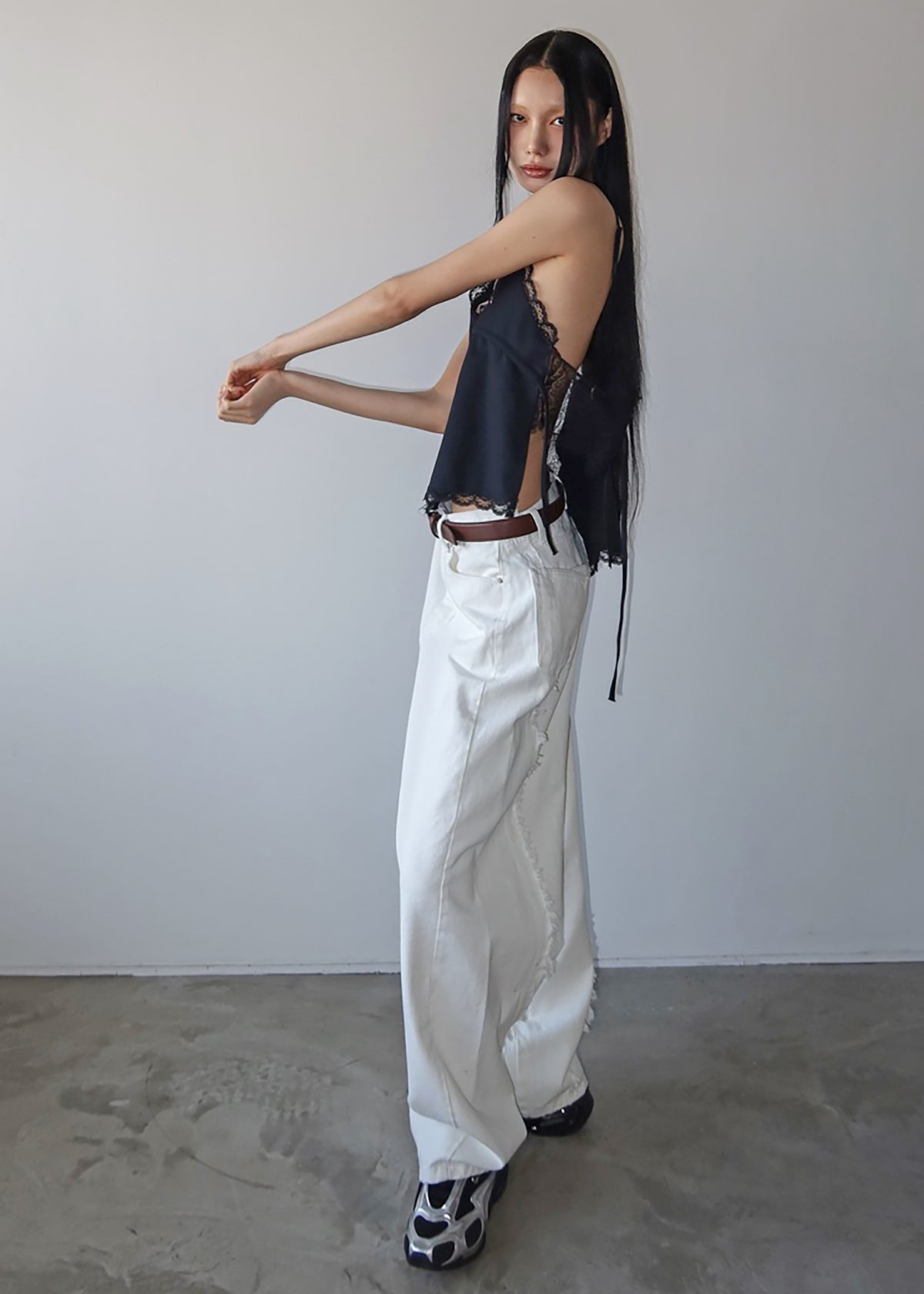 Halgar Frayed Seam Barrel-Leg Jeans - White - 5