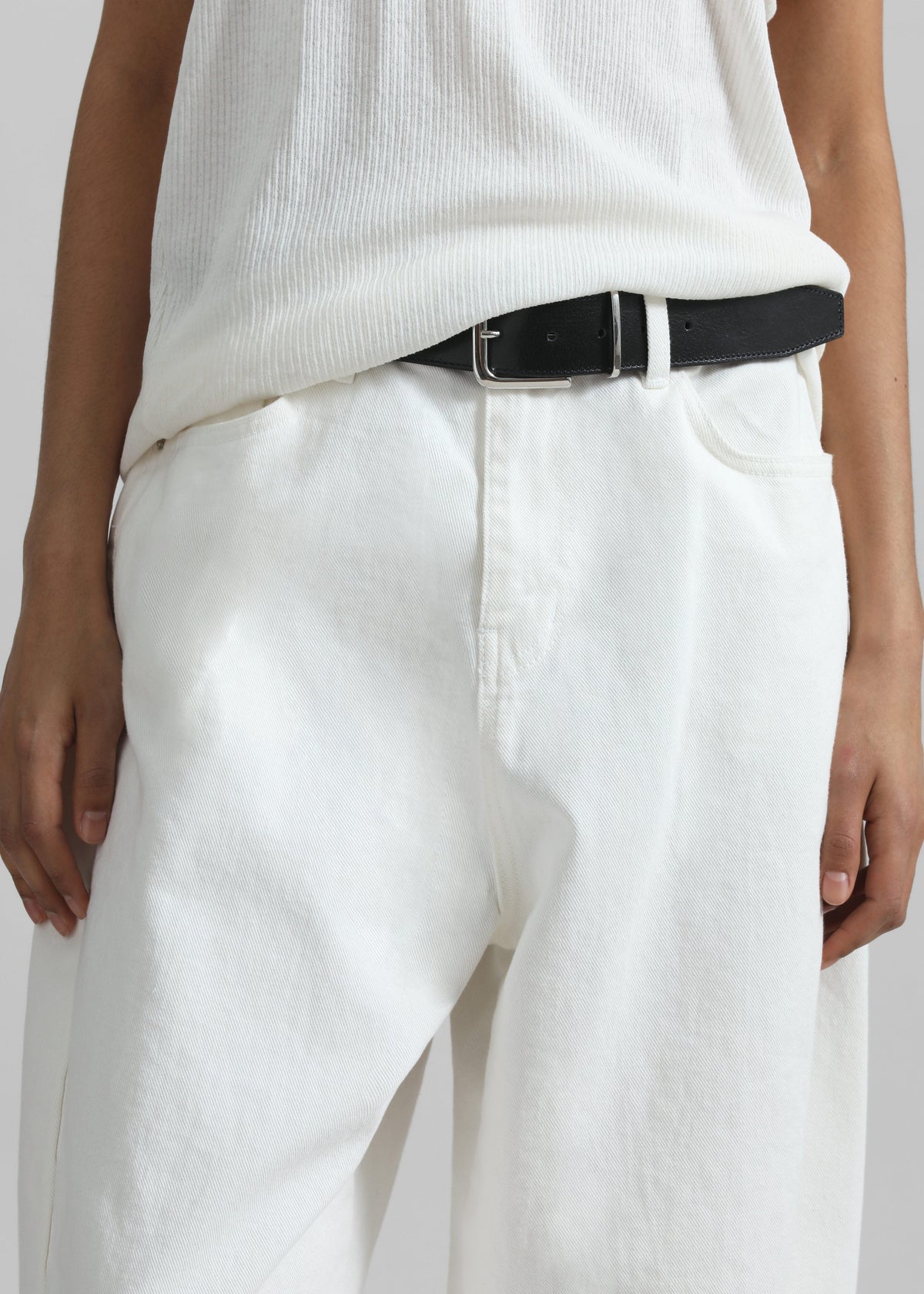 Halgar Frayed Seam Barrel-Leg Jeans - White - 7
