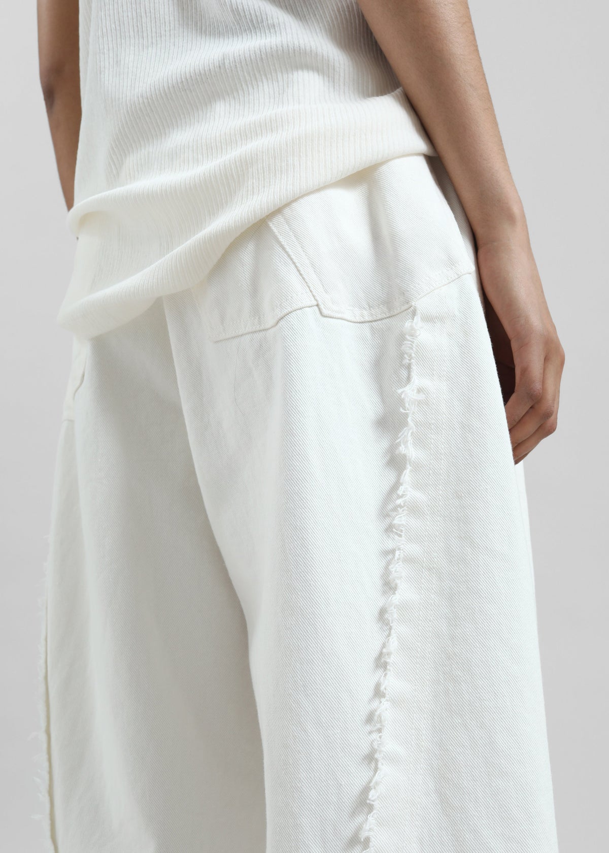 Halgar Frayed Seam Barrel-Leg Jeans - White - 8