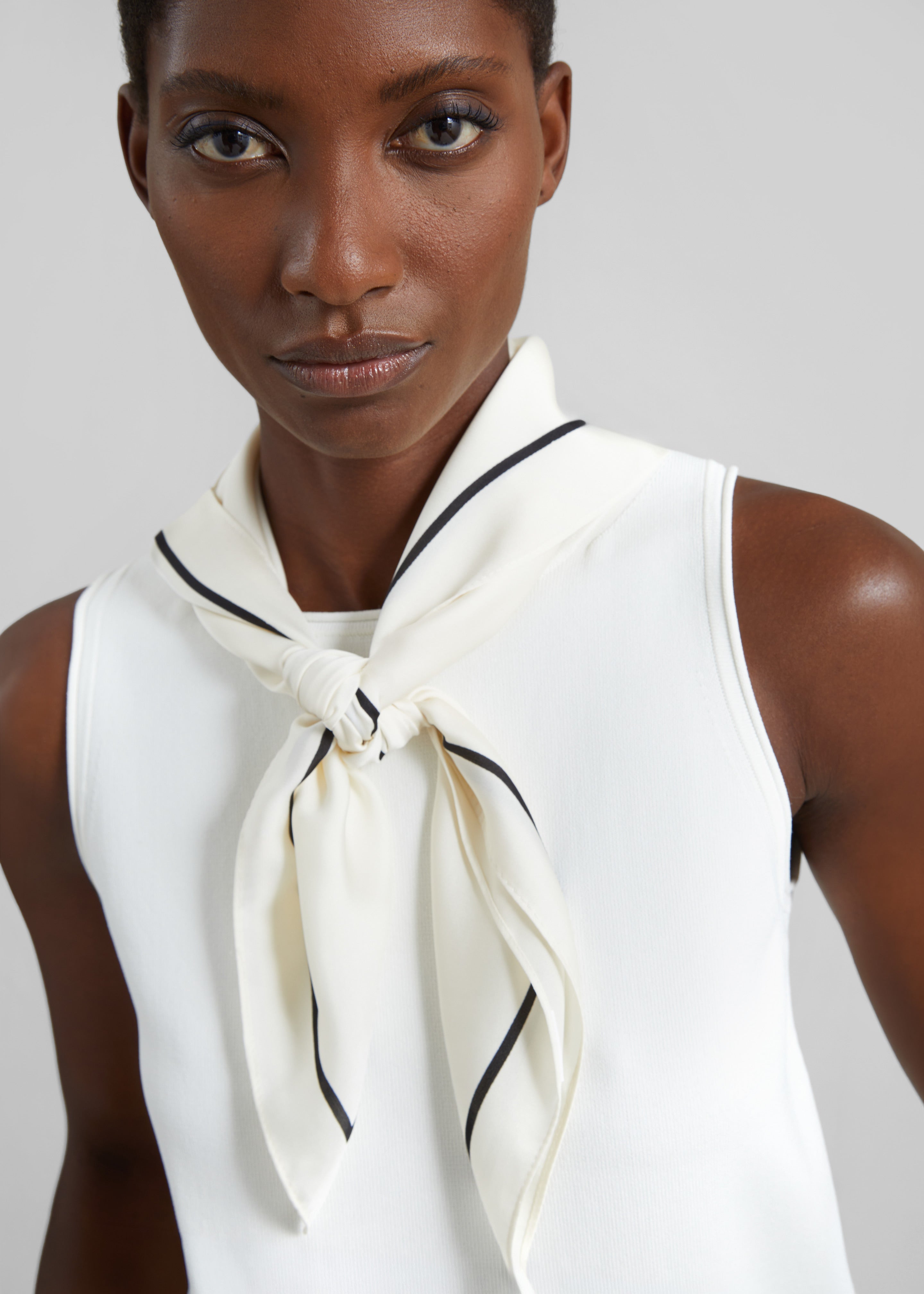 Lerici Square Scarf - Ivory/Black – The Frankie Shop Europe