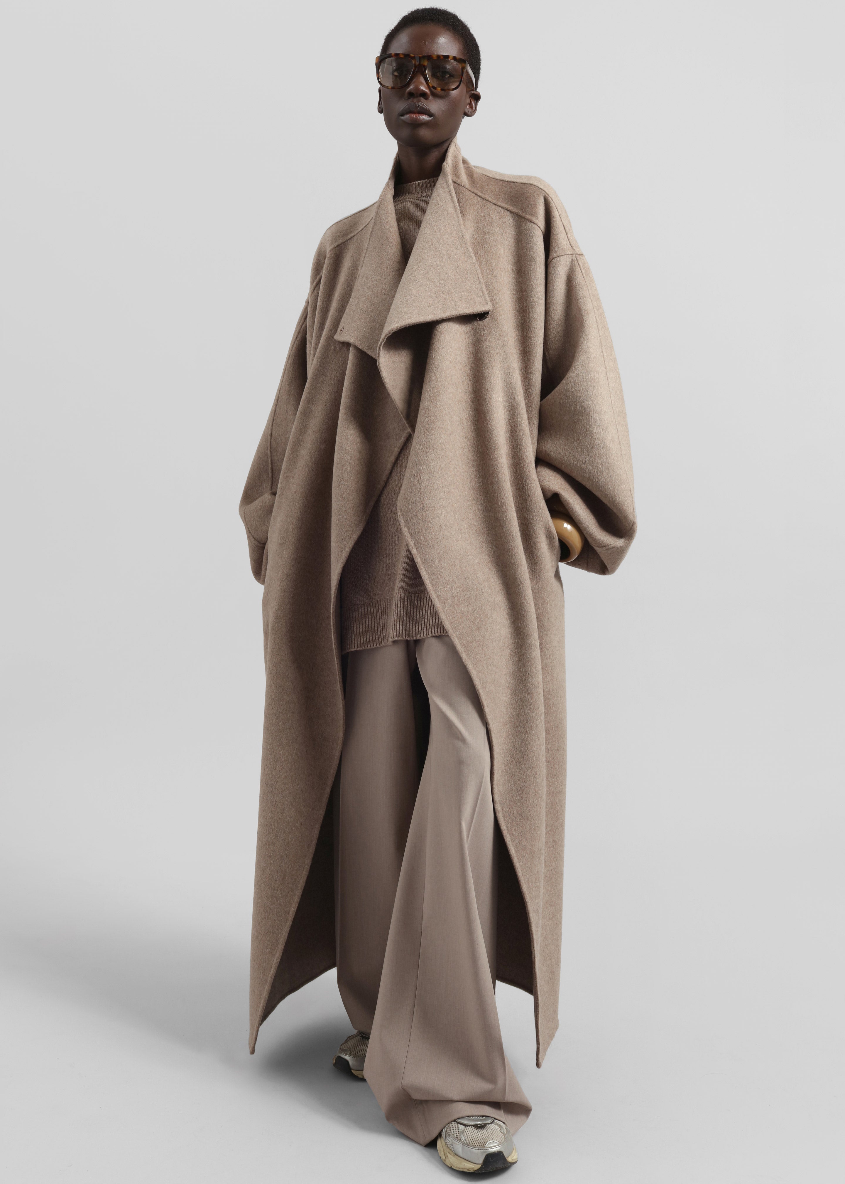 Leroy Funnel Neck Wool Coat - Taupe Melange – The Frankie Shop Europe