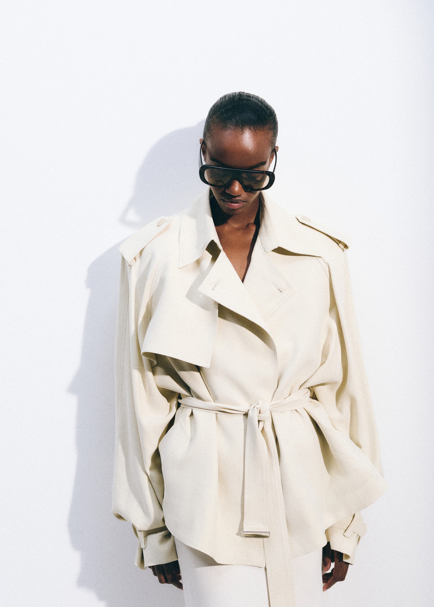 Elva Fluid Short Trench - Ivory – The Frankie Shop Europe