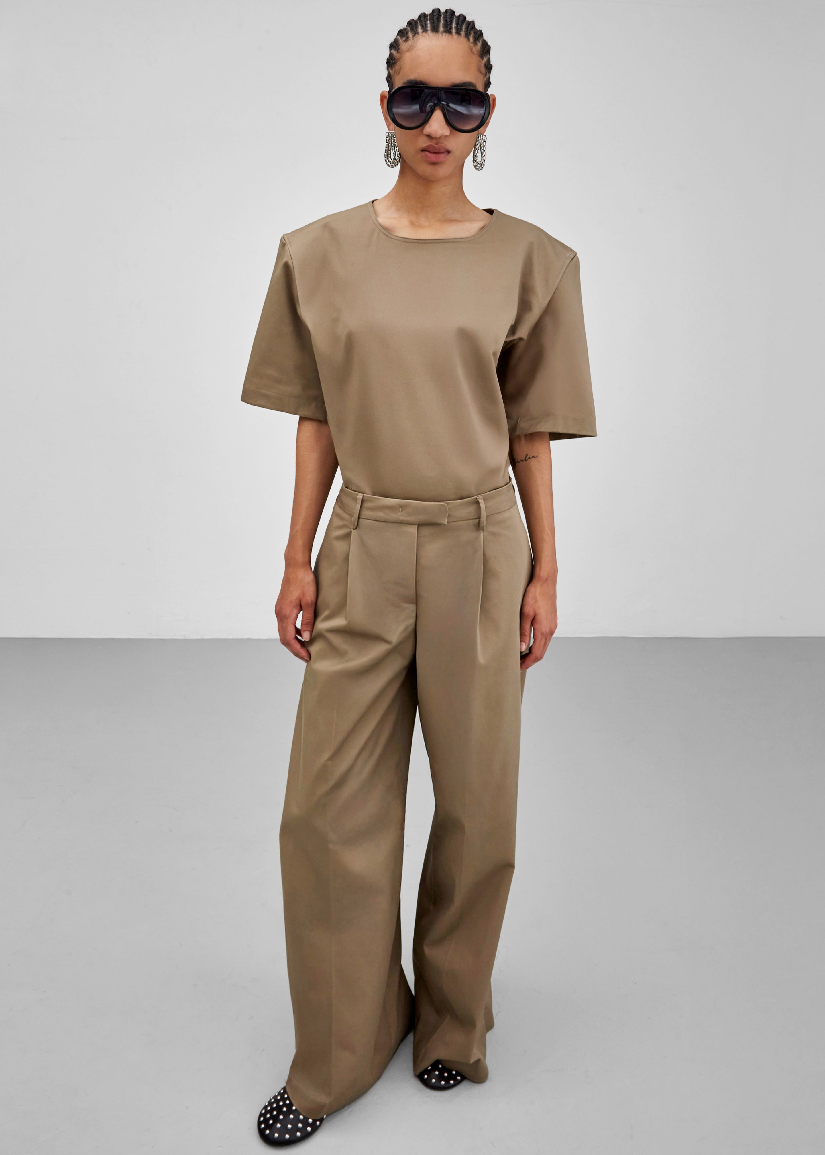 TheLatest Deva Gabardine Trousers - Cognac – The Frankie Shop Europe