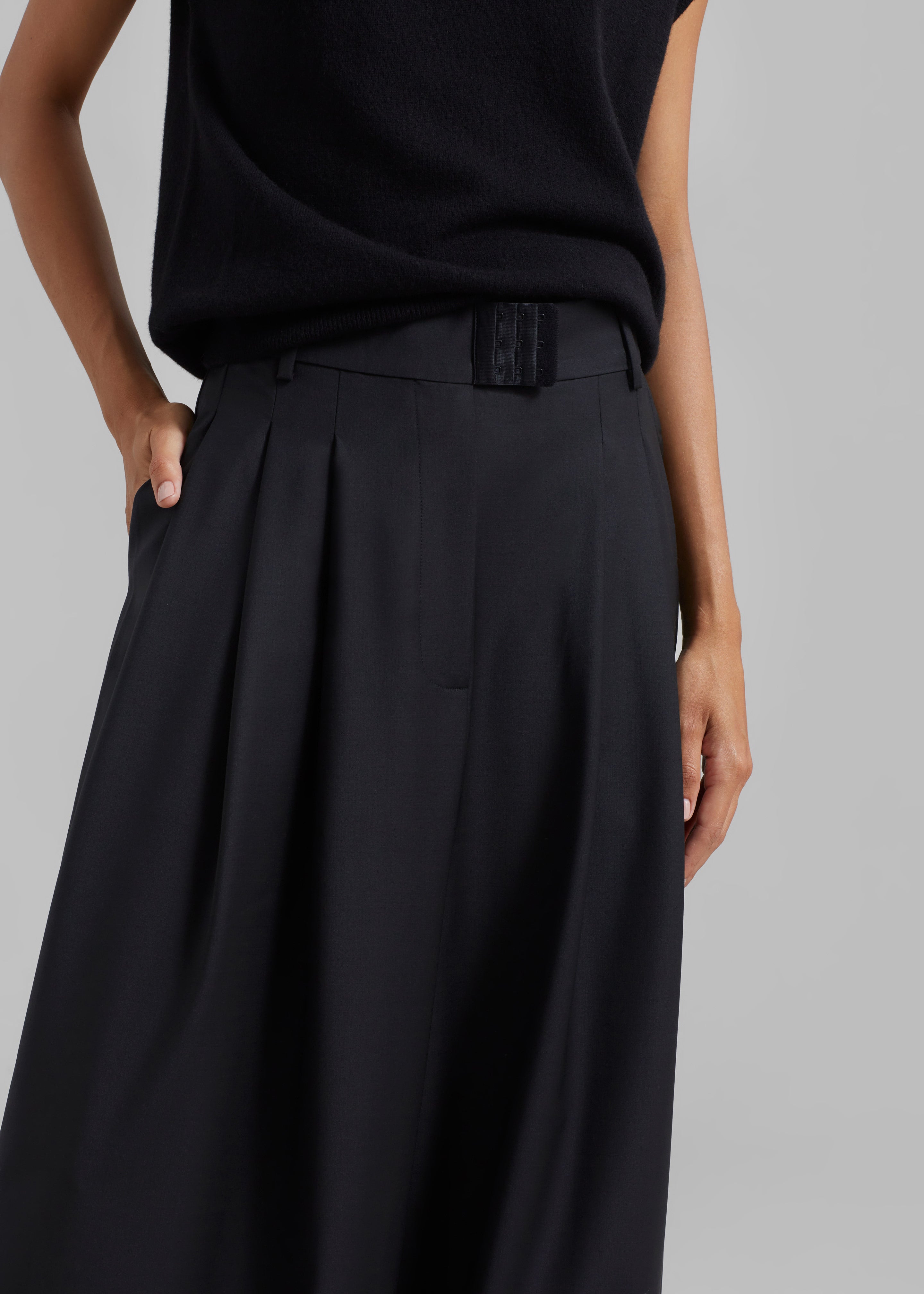 Bevza Square High-Rise Trousers - Black - 6