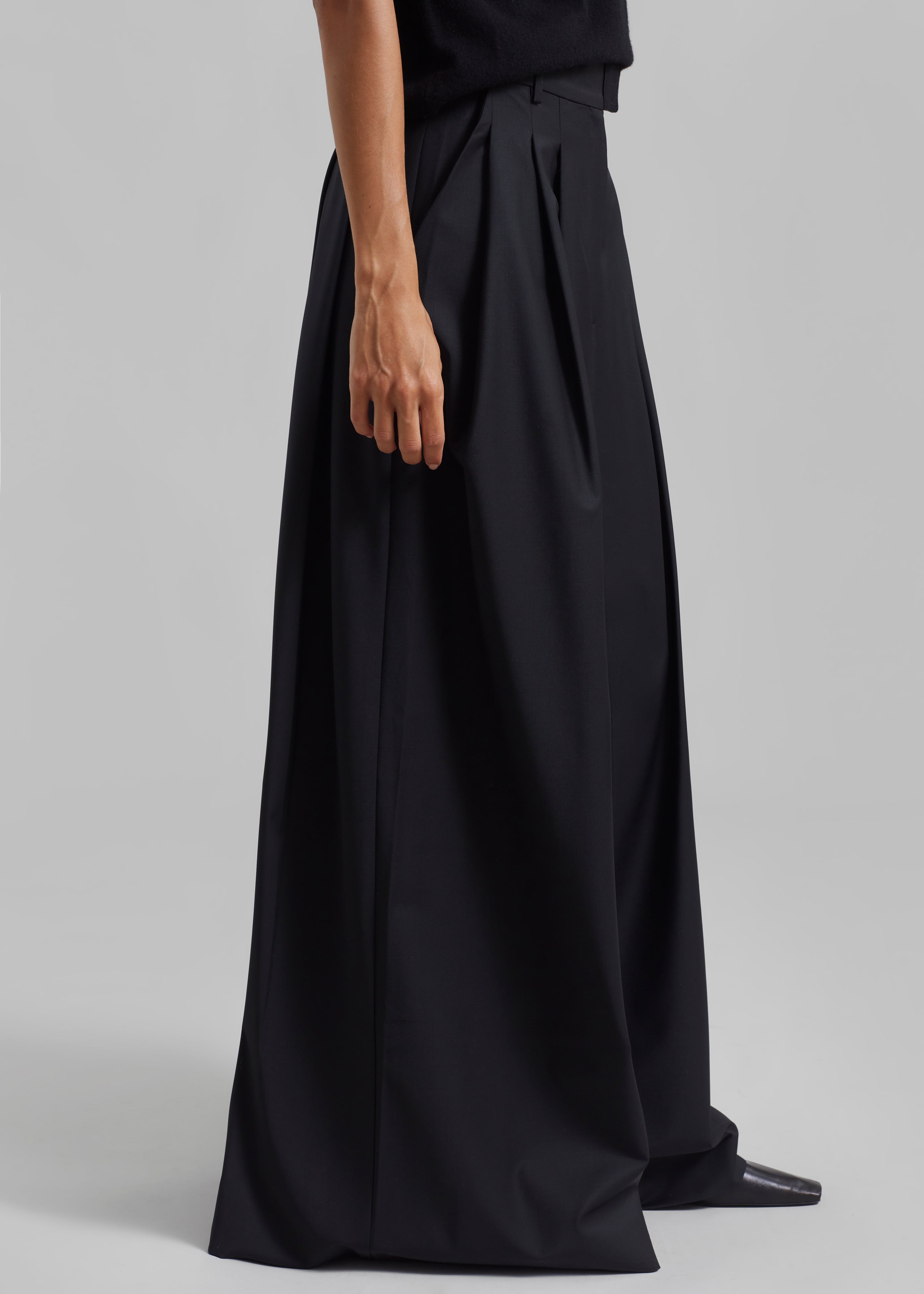 Bevza Square High-Rise Trousers - Black - 4
