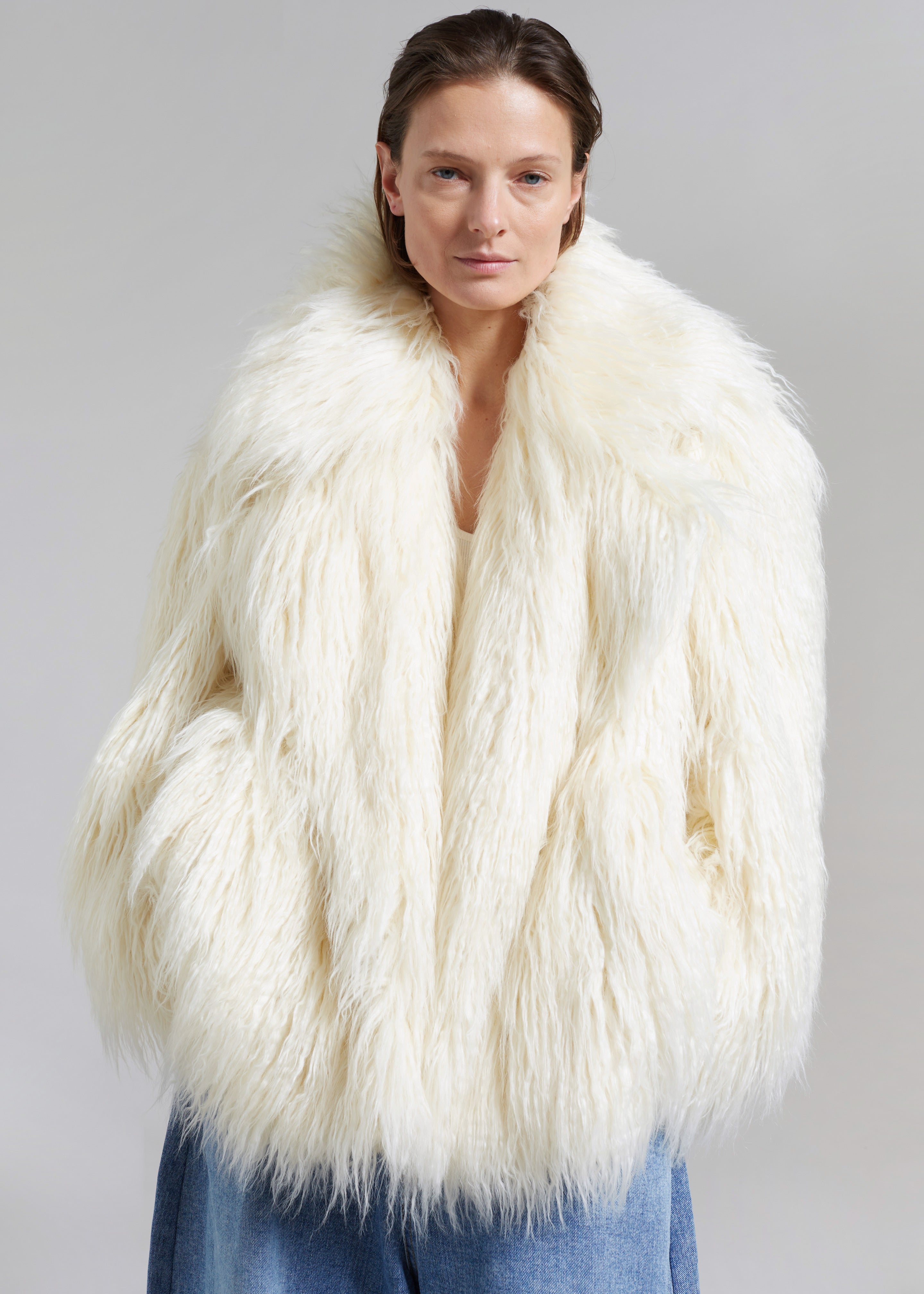 Liza Short Faux Fur Coat - Off White – Frankie Shop Europe