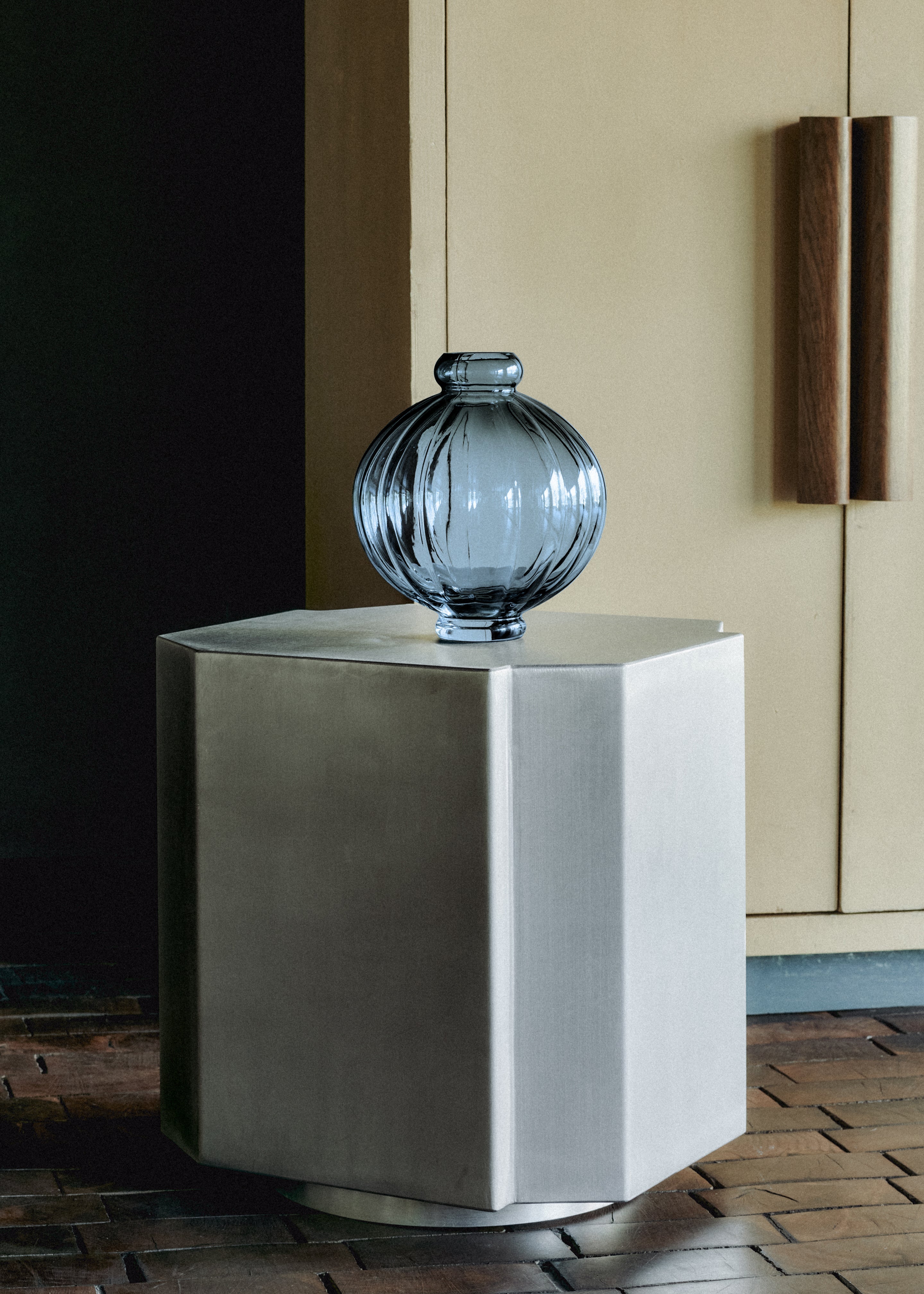 Louise Roe Glass Balloon Vase 01 - Blue - 2