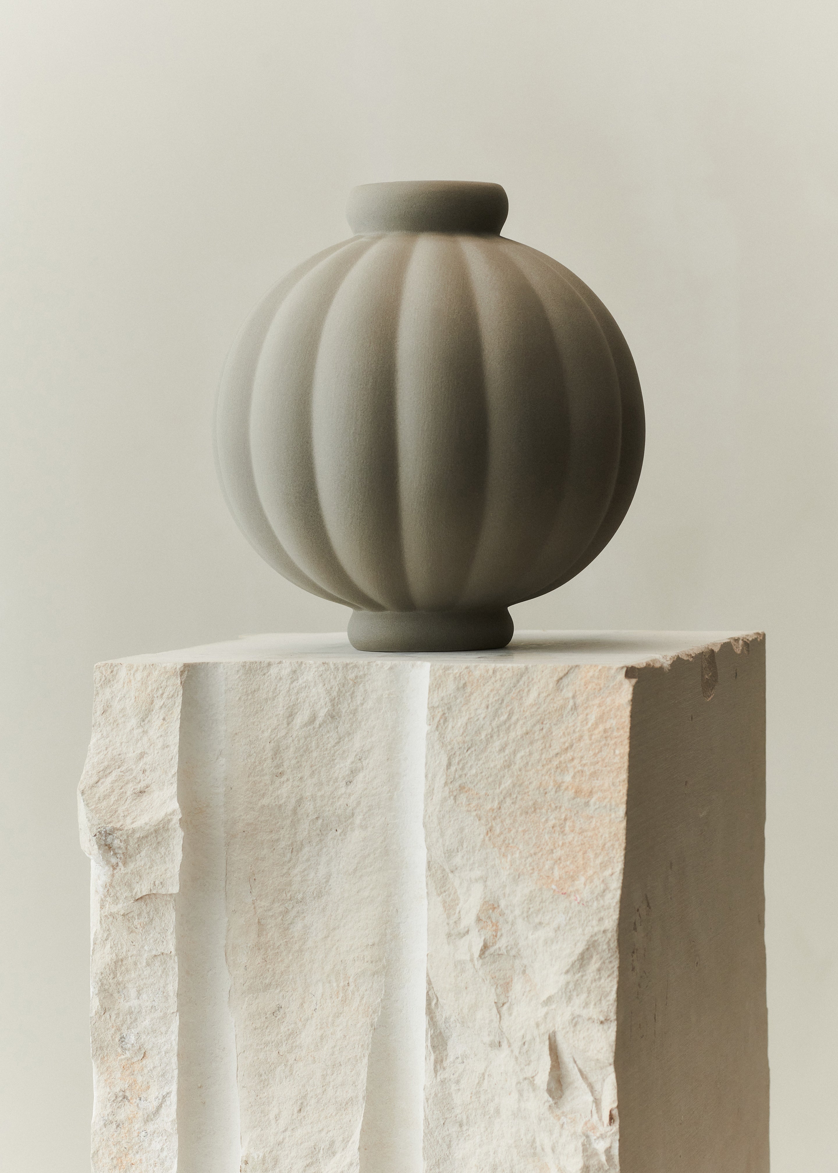 Louise Roe Ceramic Balloon Vase 01 - Sanded Grey - 2