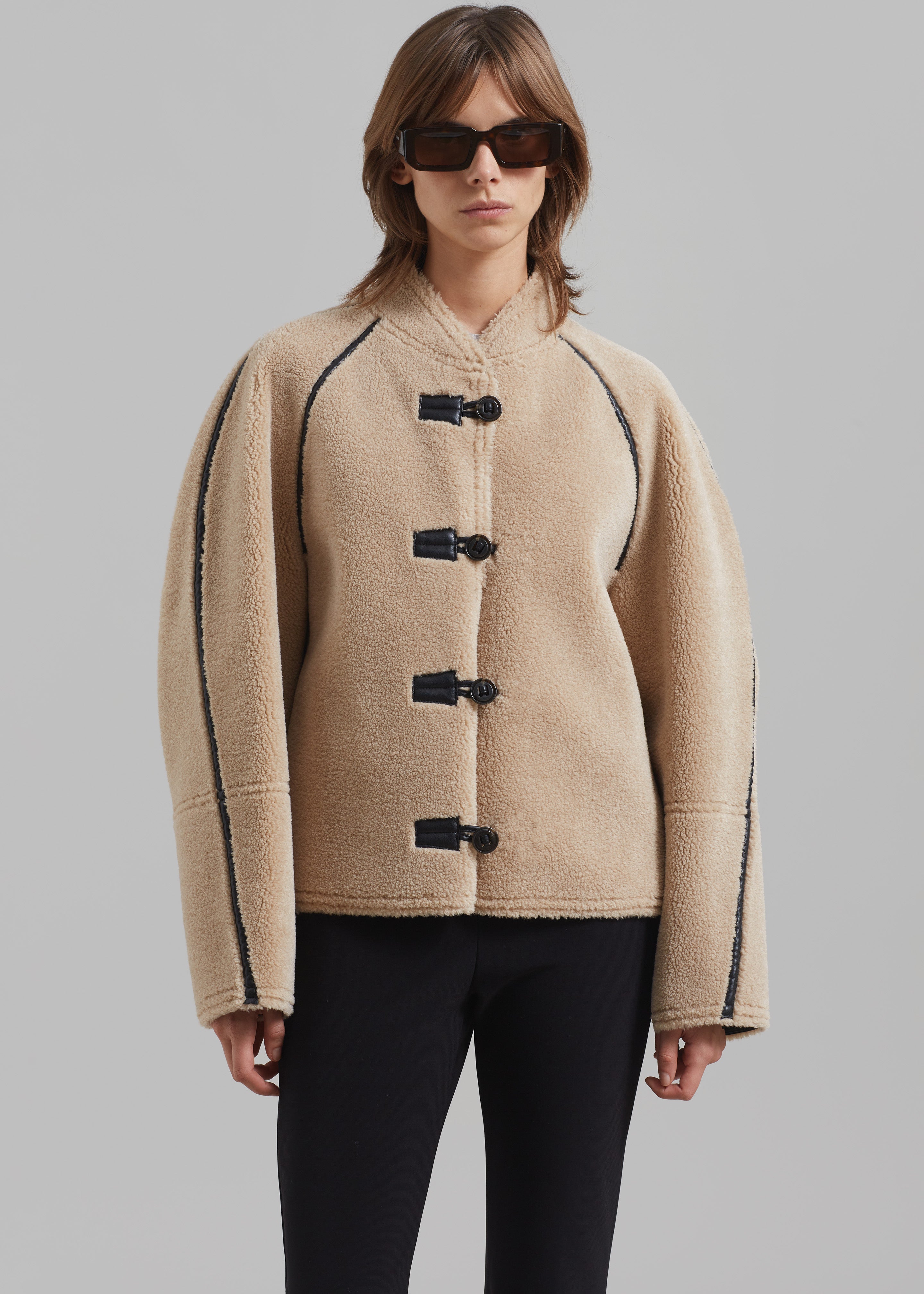 Low Classic Short Shearling Reversible Coat - Beige - 4