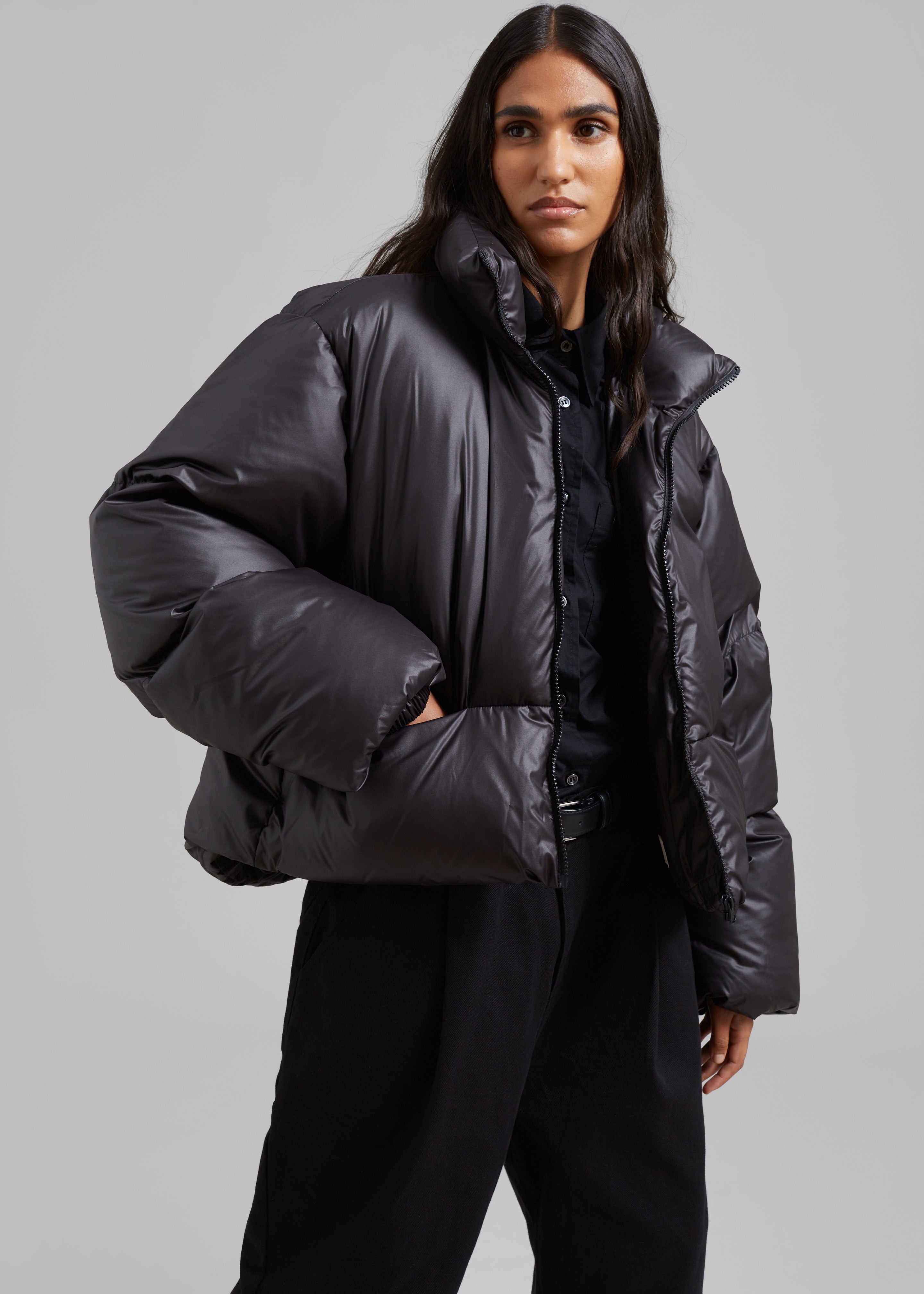 Low Classic Volume Puffer Jacket - Black - 4