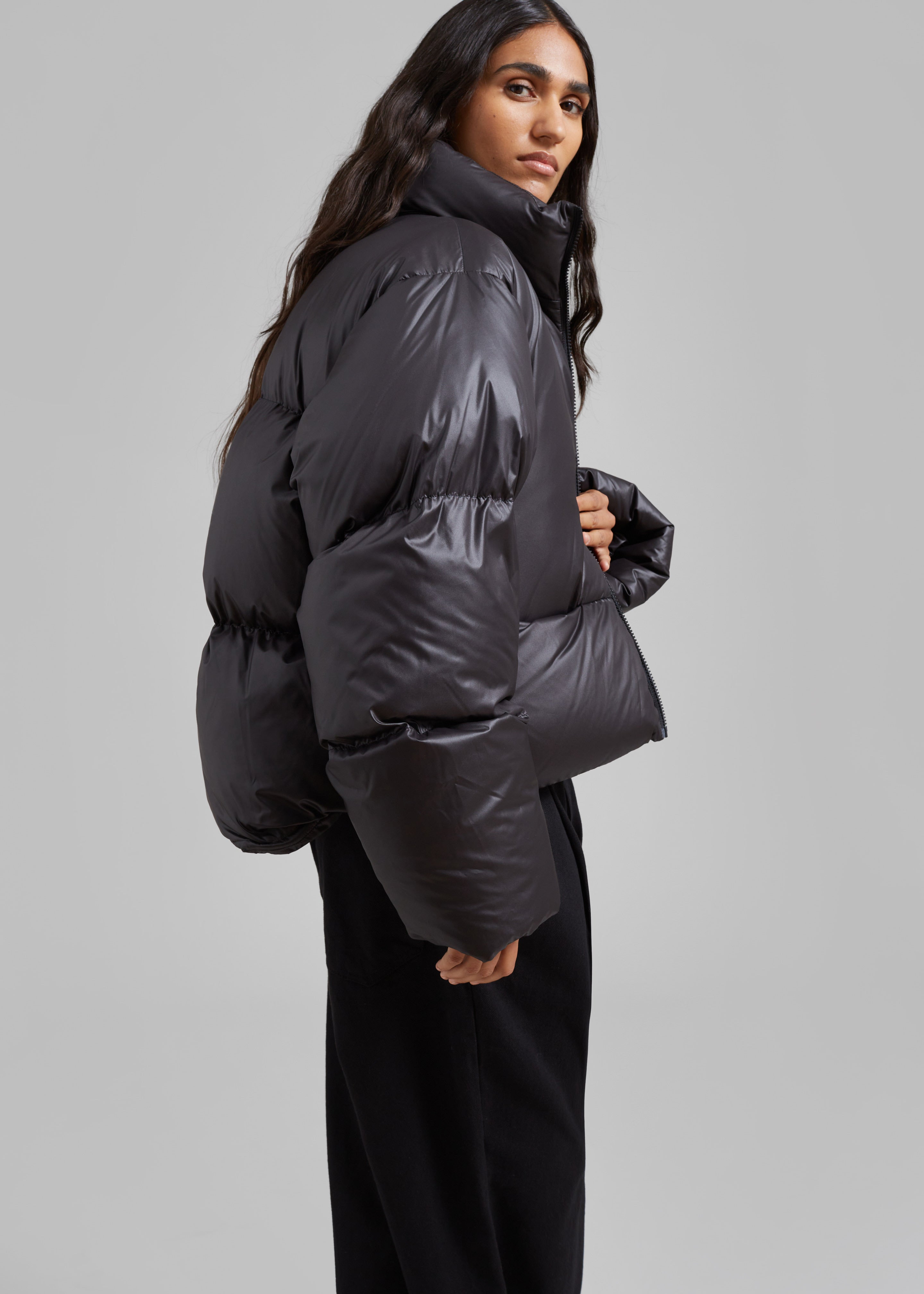 Low Classic Volume Puffer Jacket - Black - 5