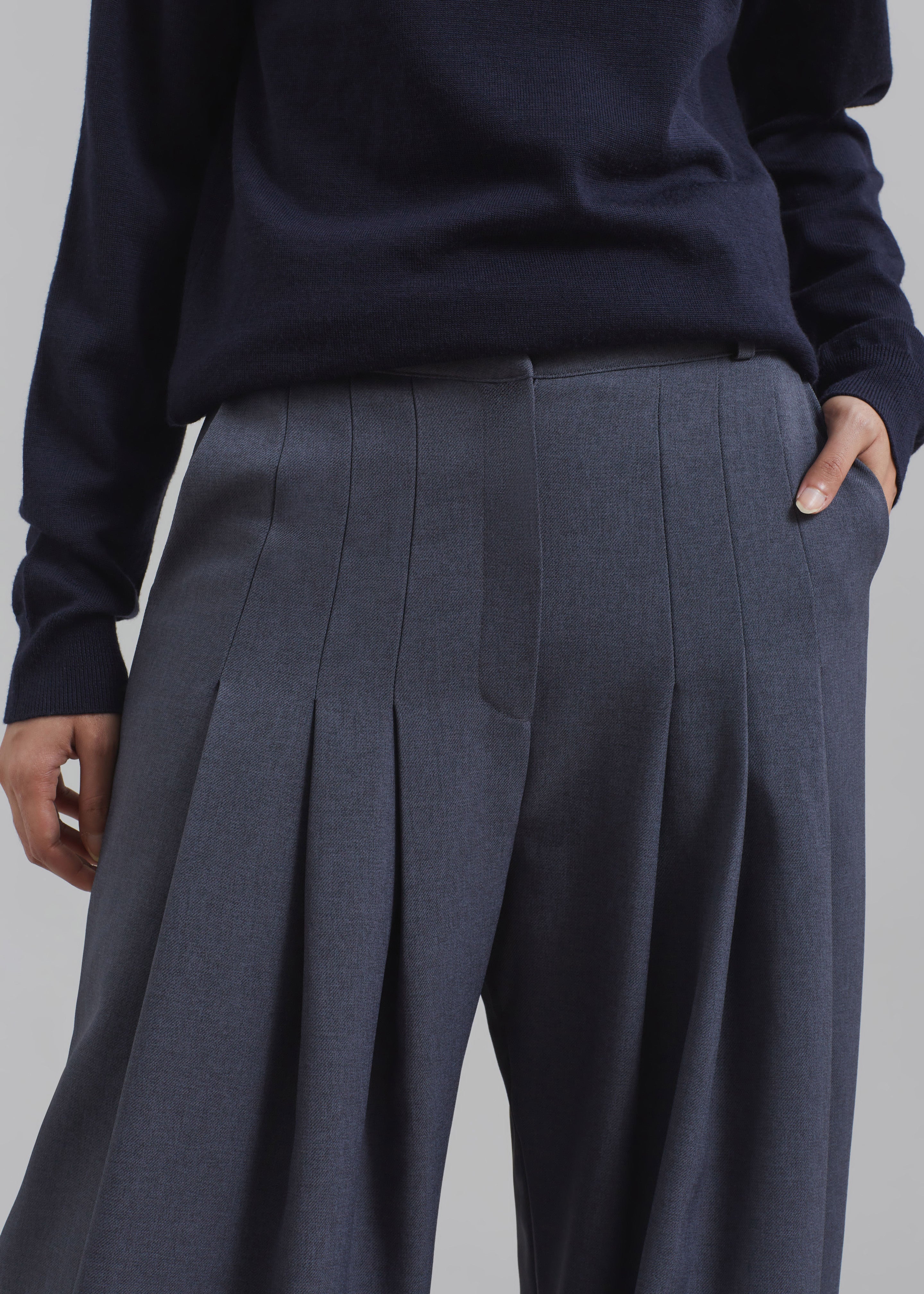 Regina Pleated Trousers - Grey - 4