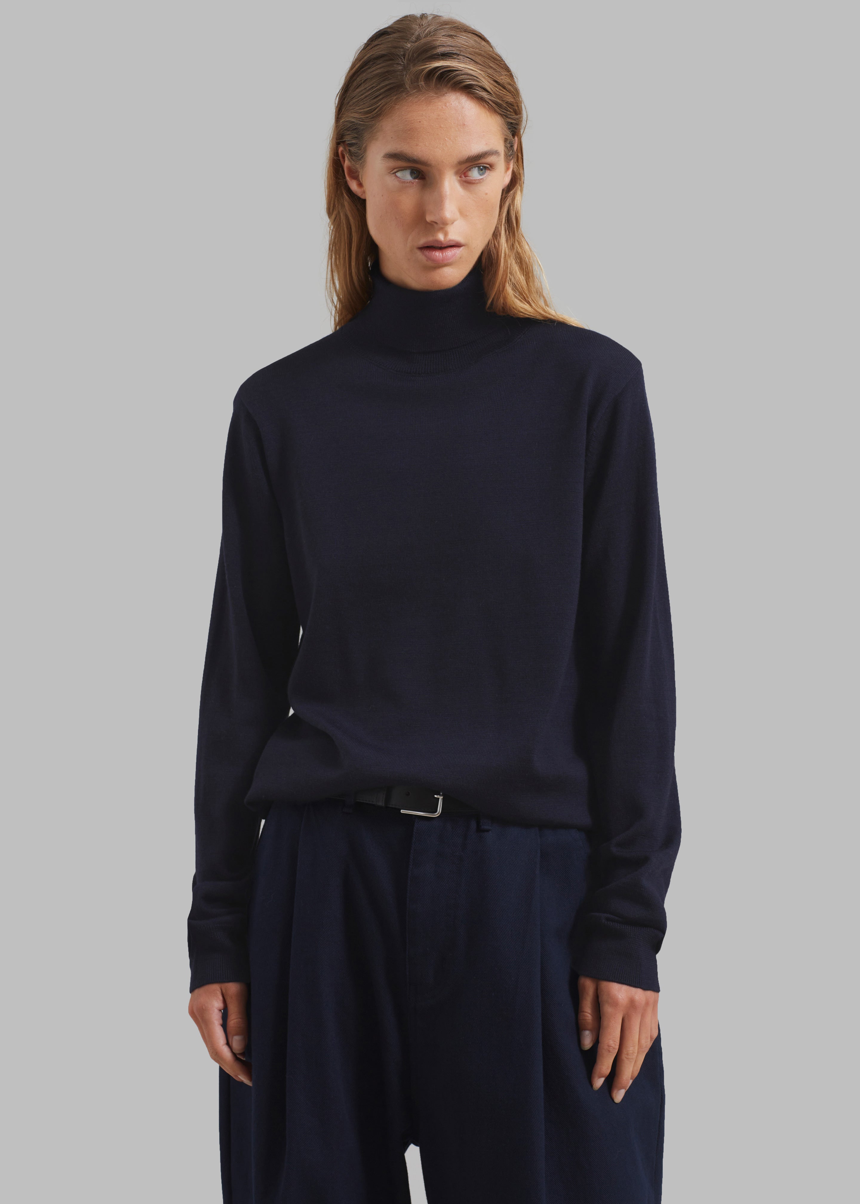 Róhe Classic Merino Wool Turtleneck - Night - 10