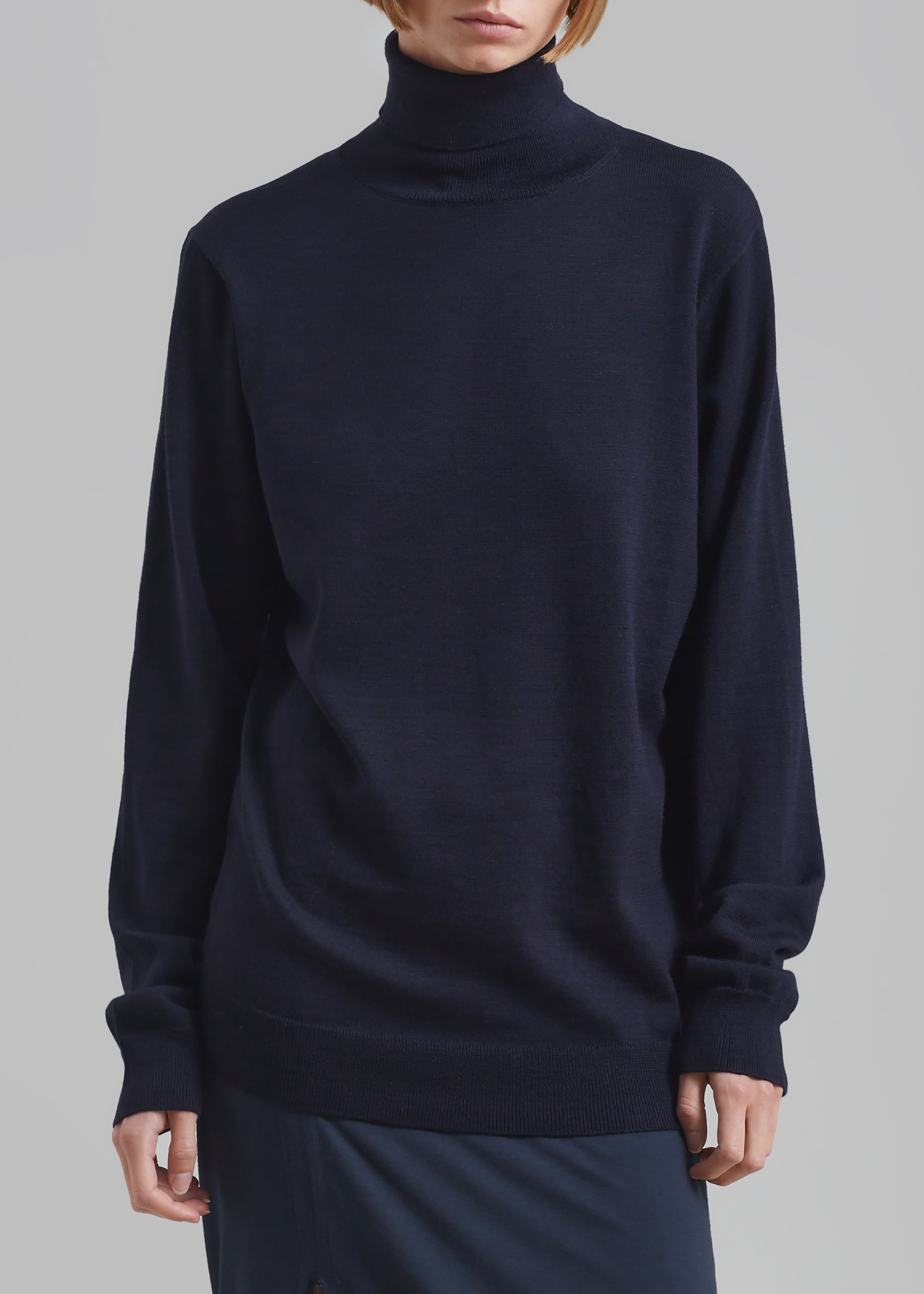 Róhe Classic Merino Wool Turtleneck - Night - 8