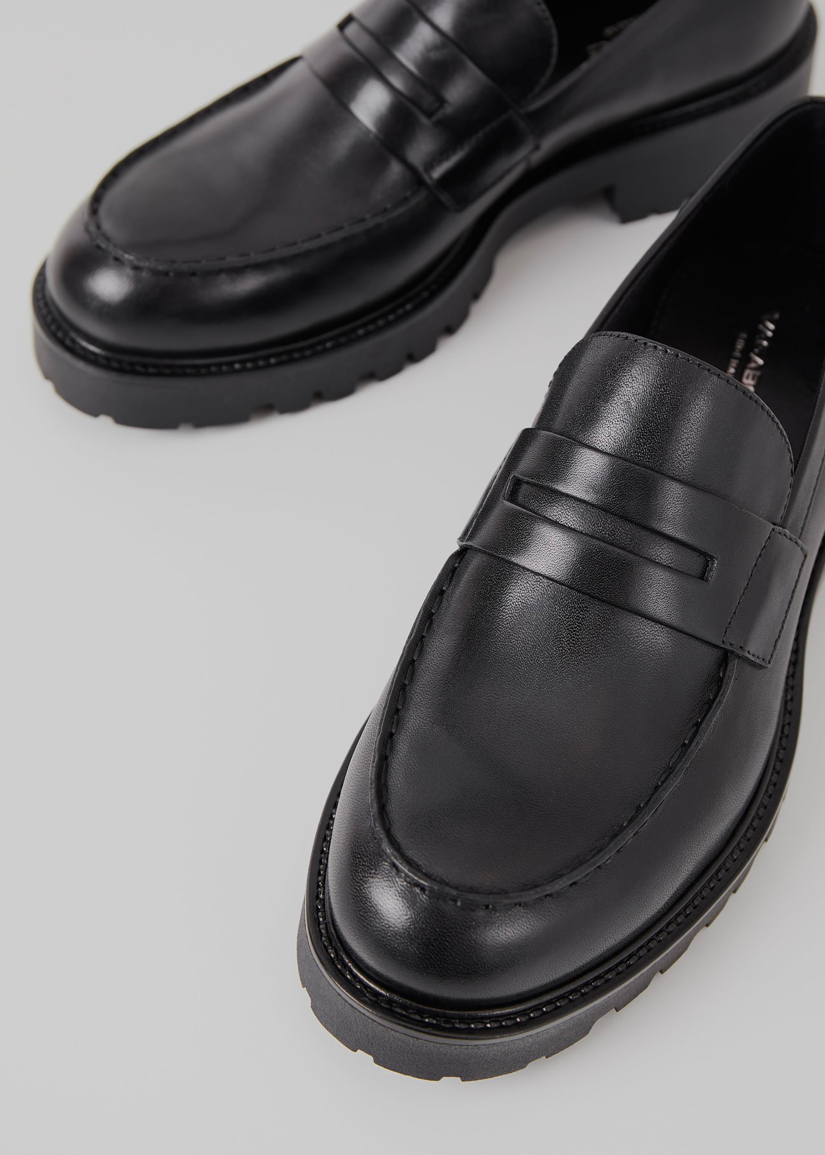 Vagabond Kenova Loafer - Black - 5
