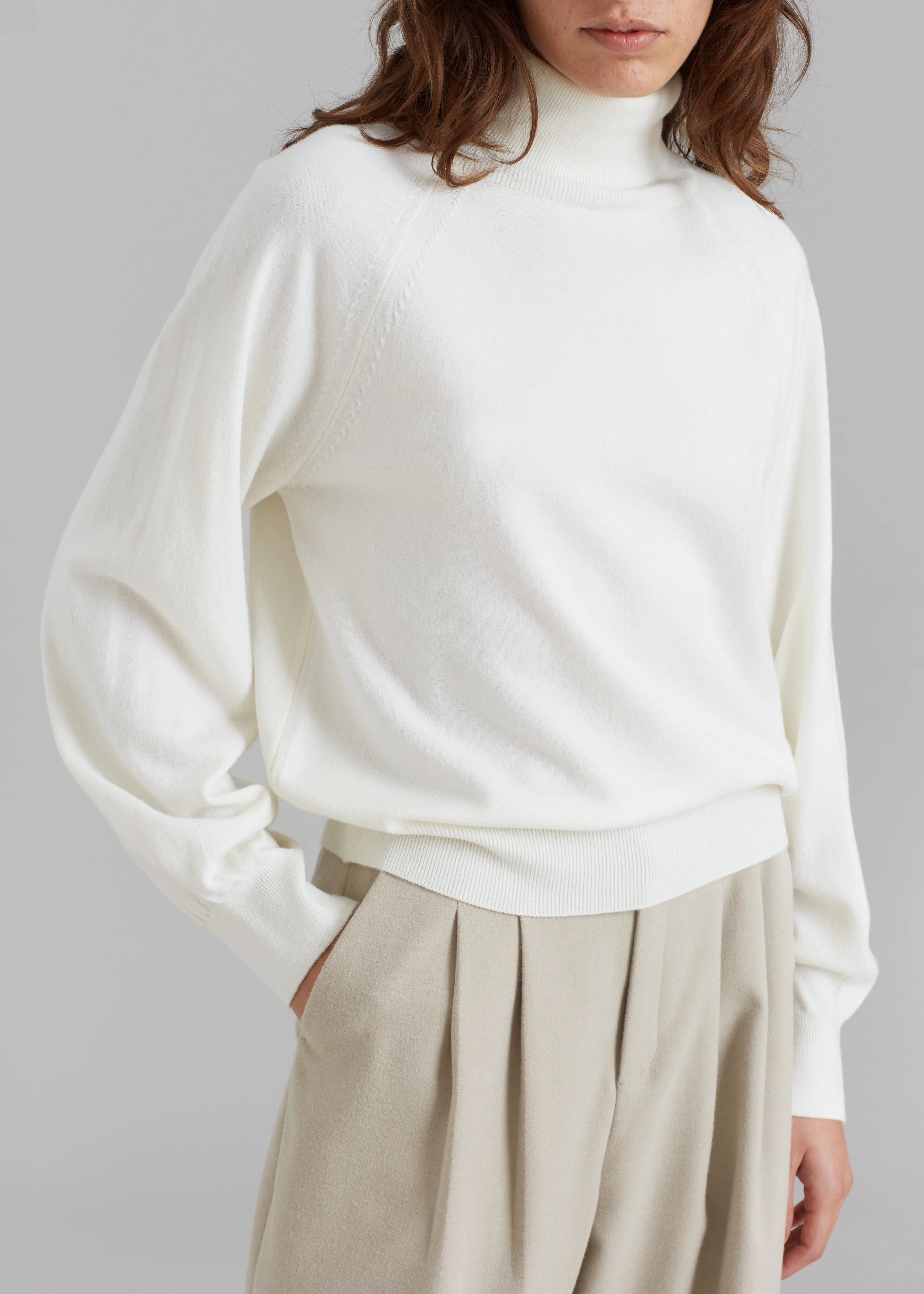 Variel Turtleneck Sweater - Cream - 4