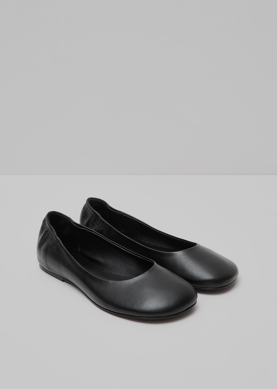 Amomento Rounded Toe Flat - Black - 1