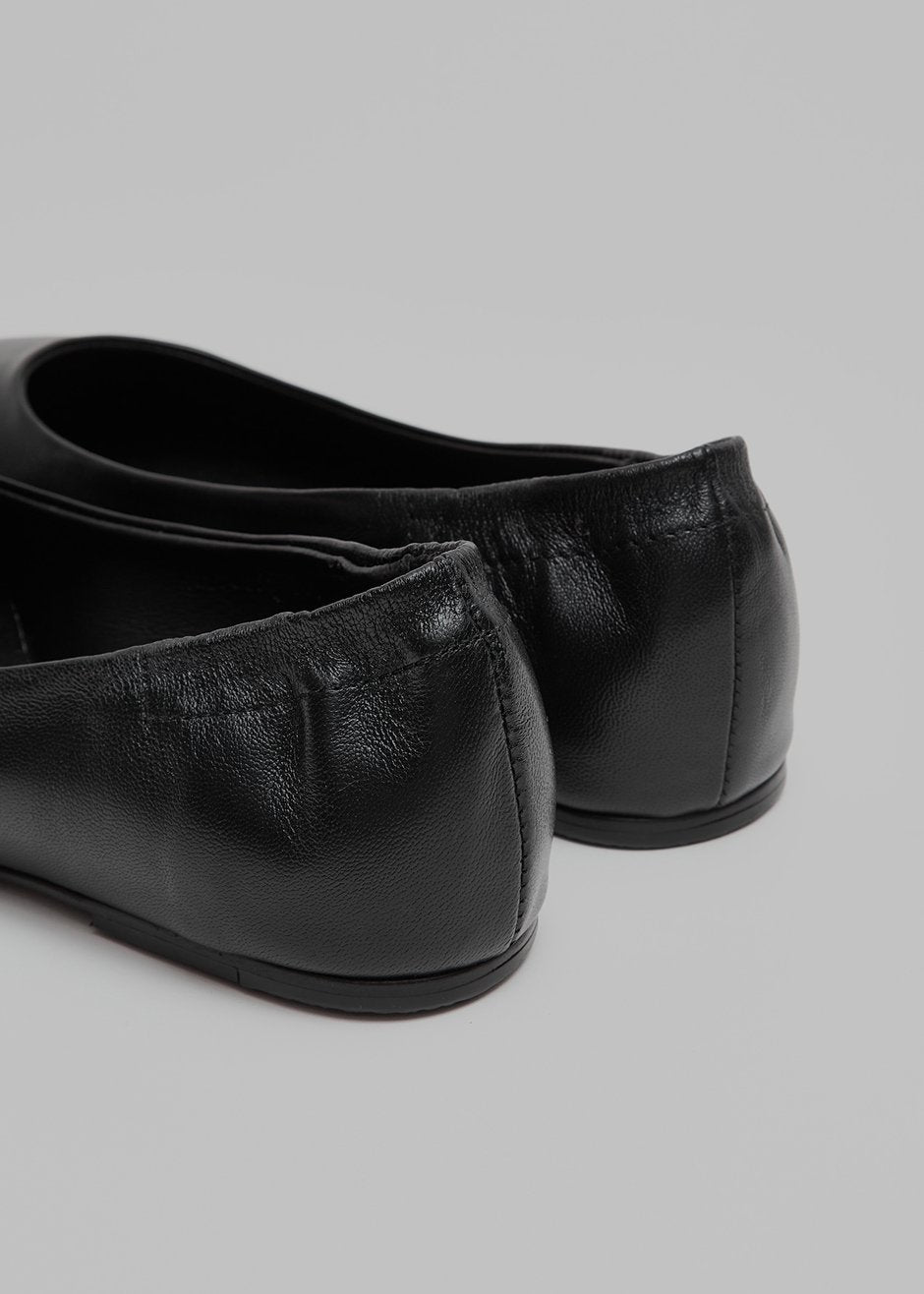 Amomento Rounded Toe Flat - Black - 3