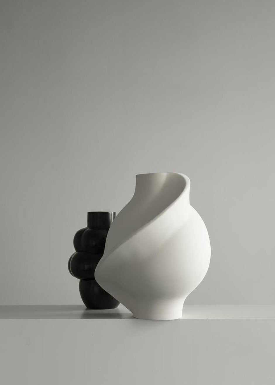 Louise Roe Pirout Vase 02 - Raw White - 1
