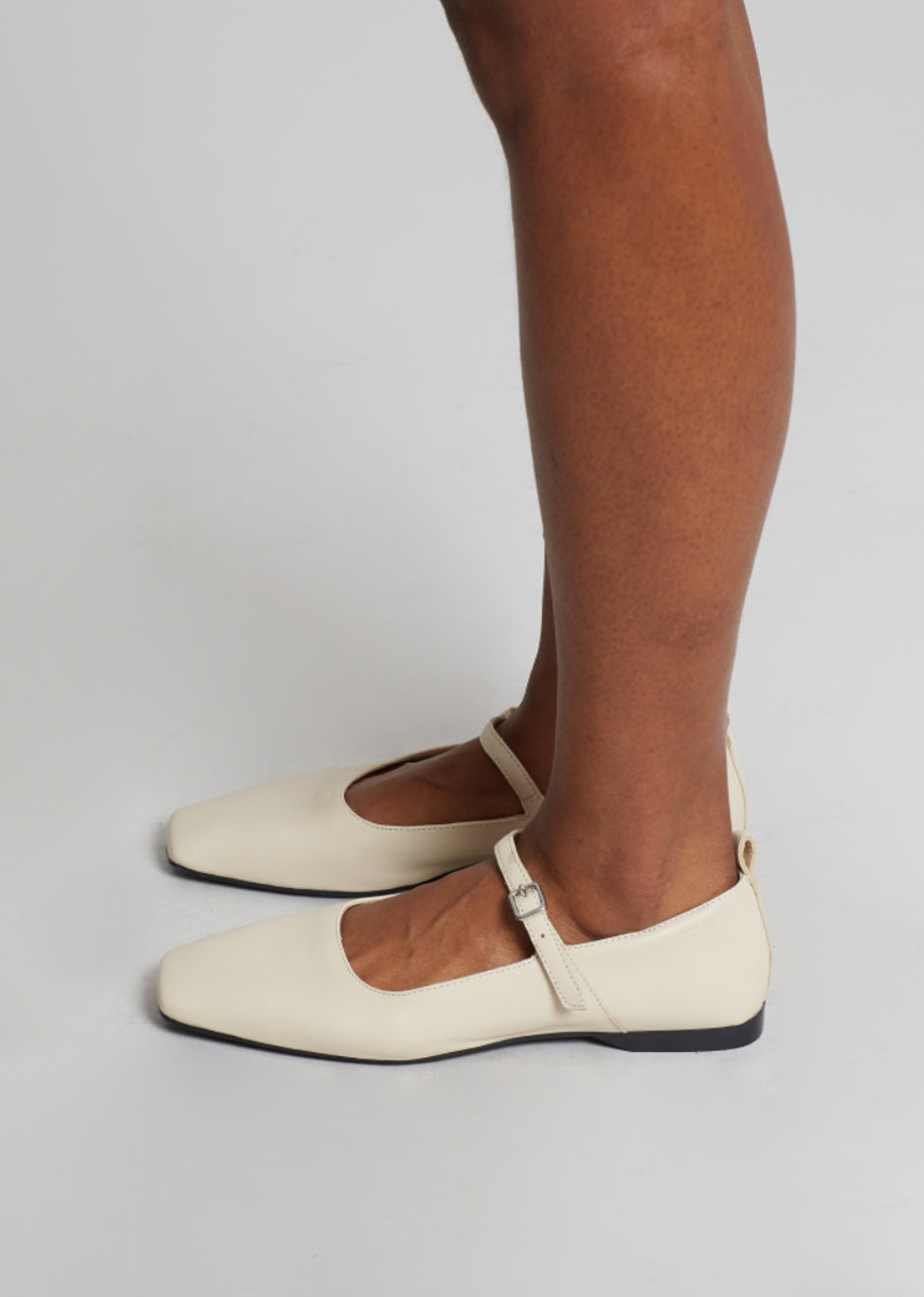 Vagabond Delia Strap Flats - Off White - 6