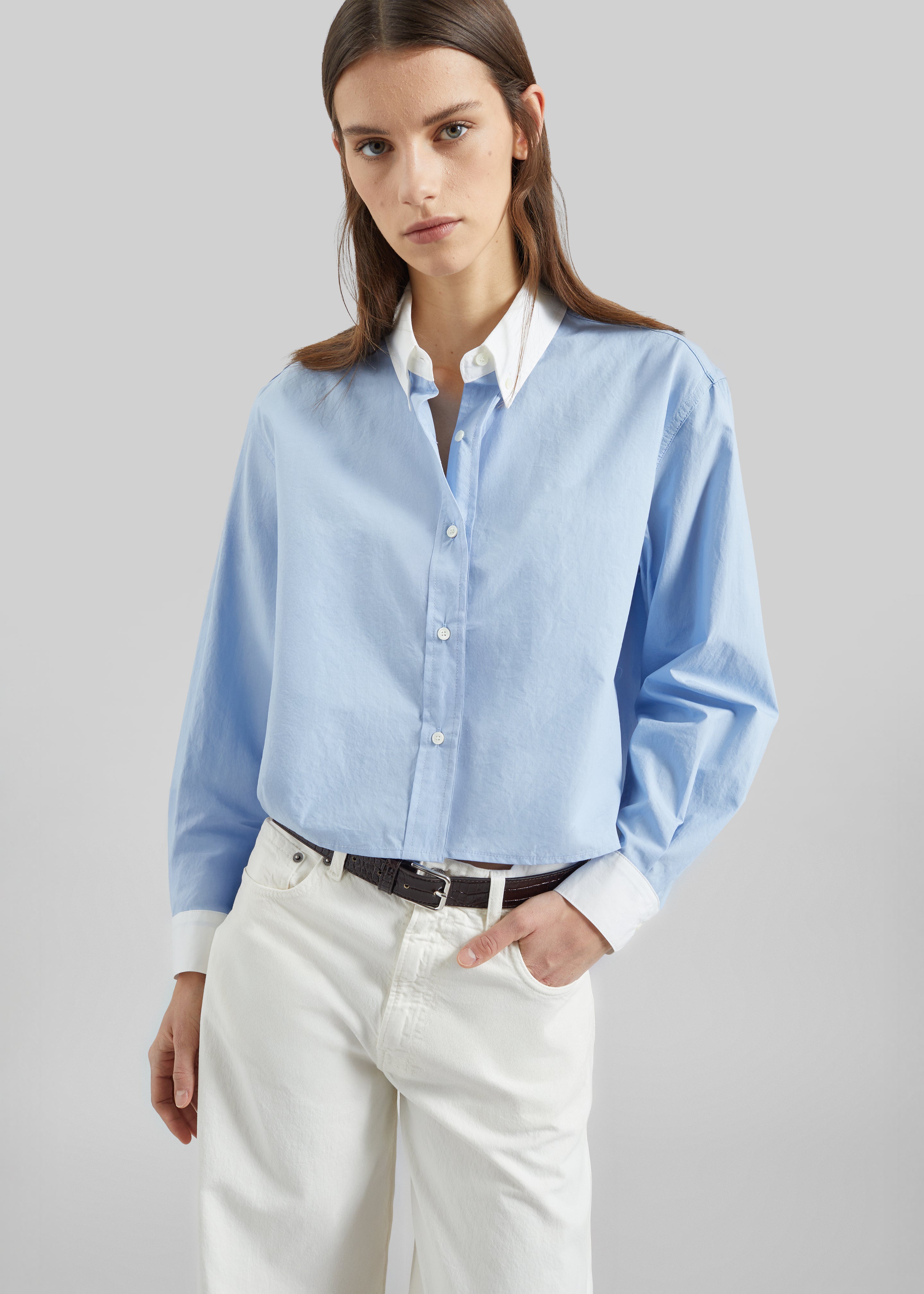 EVERYDAY I LIKE. Cropped BDシャツ　サックス Aix Cropped Boxy Shirt - Sky Blue – The Frankie Shop Europe
