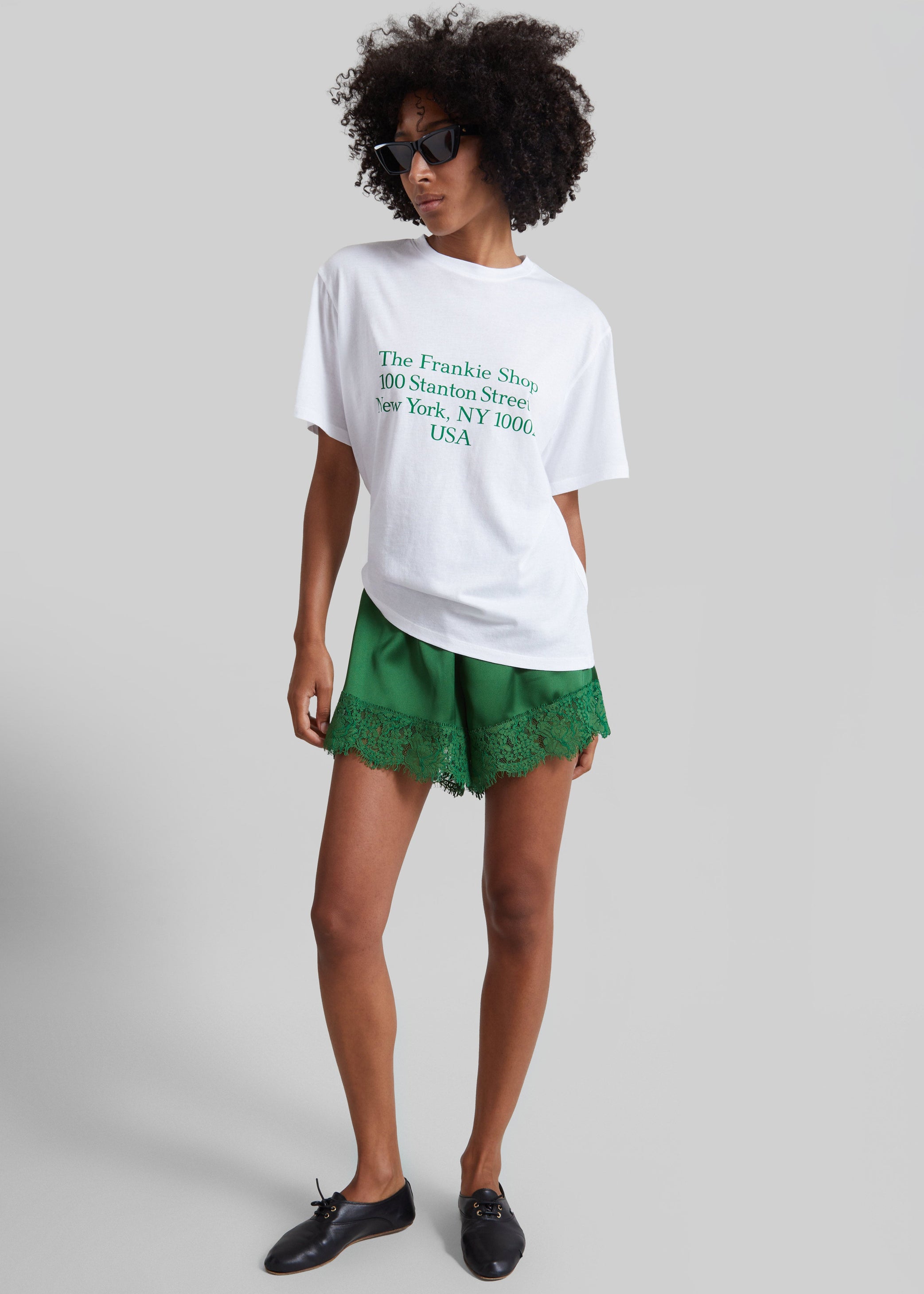 Shop the look image for Short Albesa en satin à finitions en dentelle - Vert Kelly