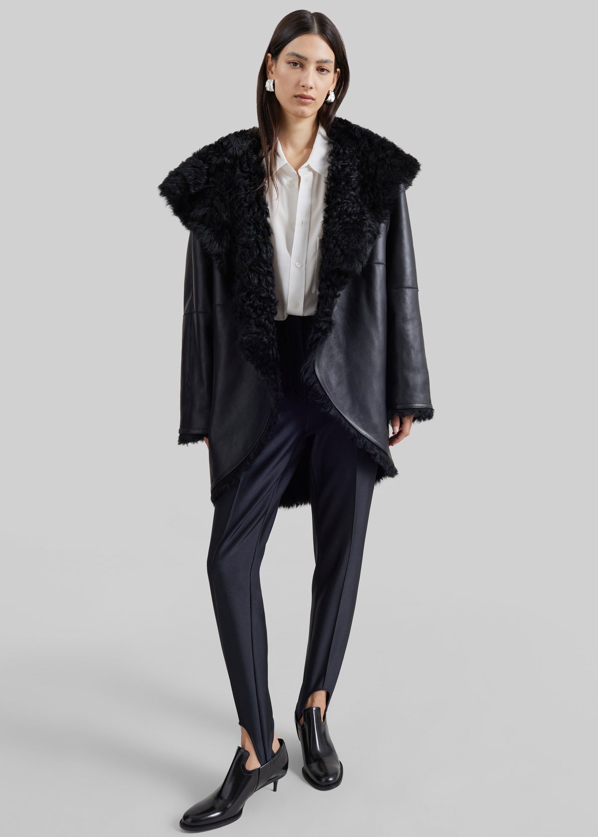 Shop the look image for Cappotto corto Ambra in shearling con cappuccio - Nero