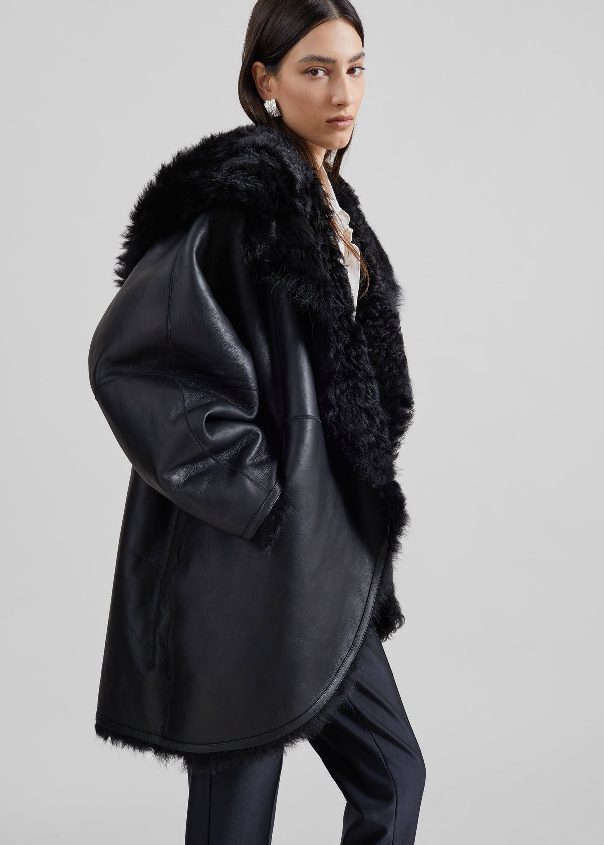 Cappotto corto Ambra in shearling con cappuccio - Nero