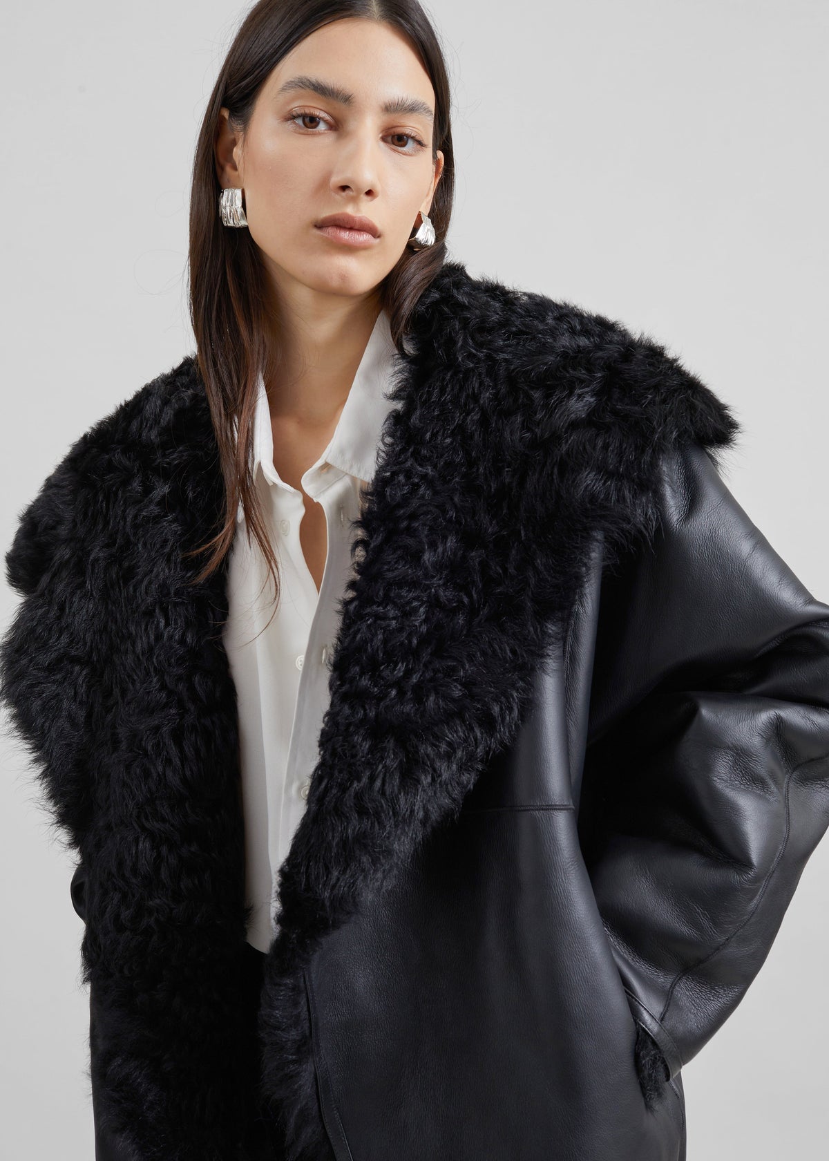 Cappotto corto Ambra in shearling con cappuccio - Nero