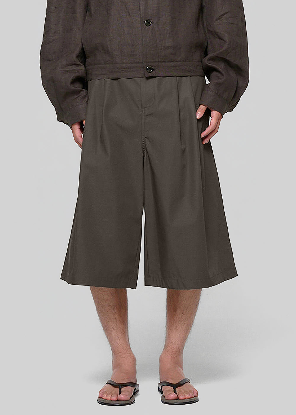 Amomento Two Tuck Wide Shorts - Brown
