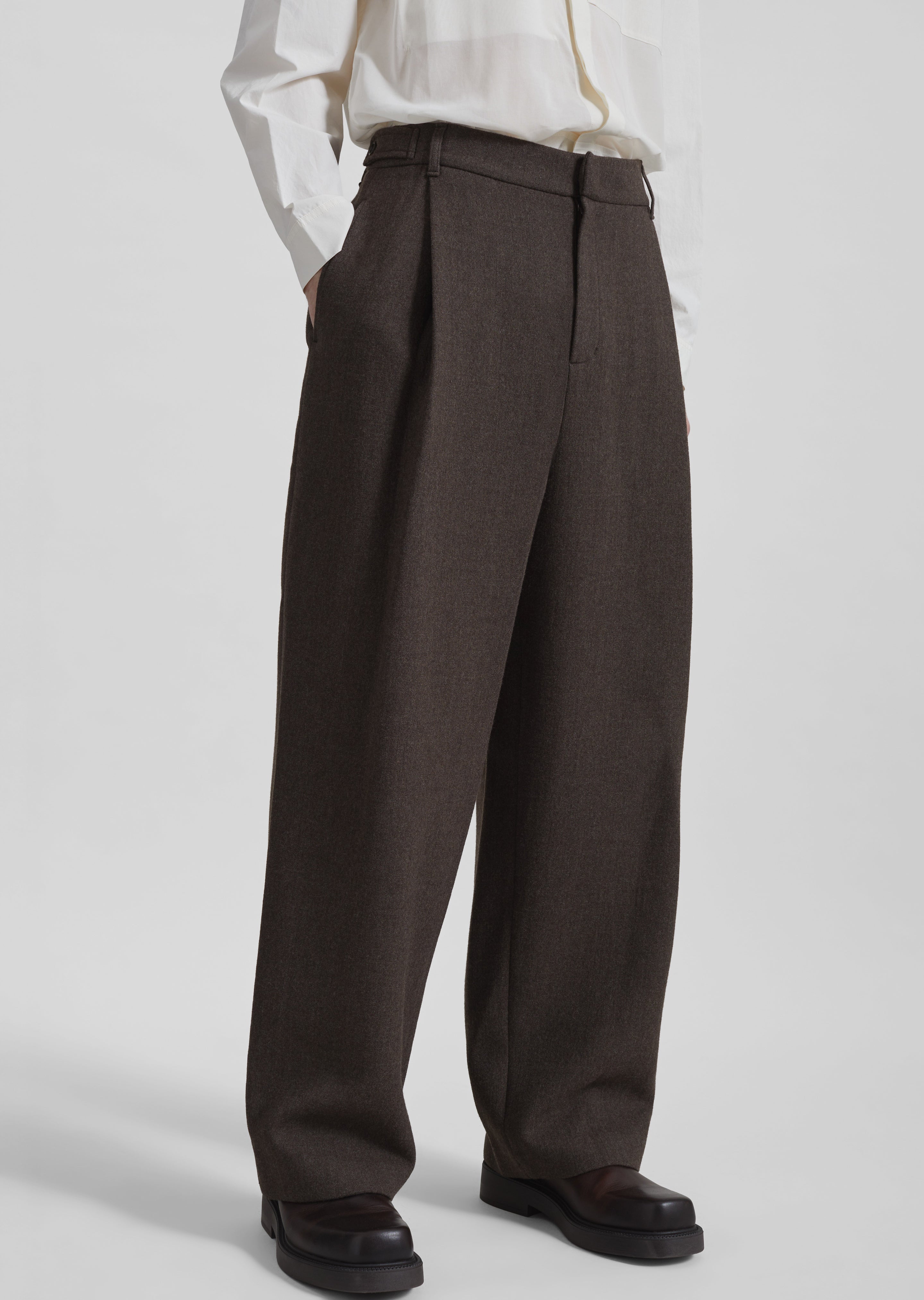 パンツ AMOMENTO Wool Martin Pants Amomento Wool Martin Pants - Brown – The Frankie Shop Europe