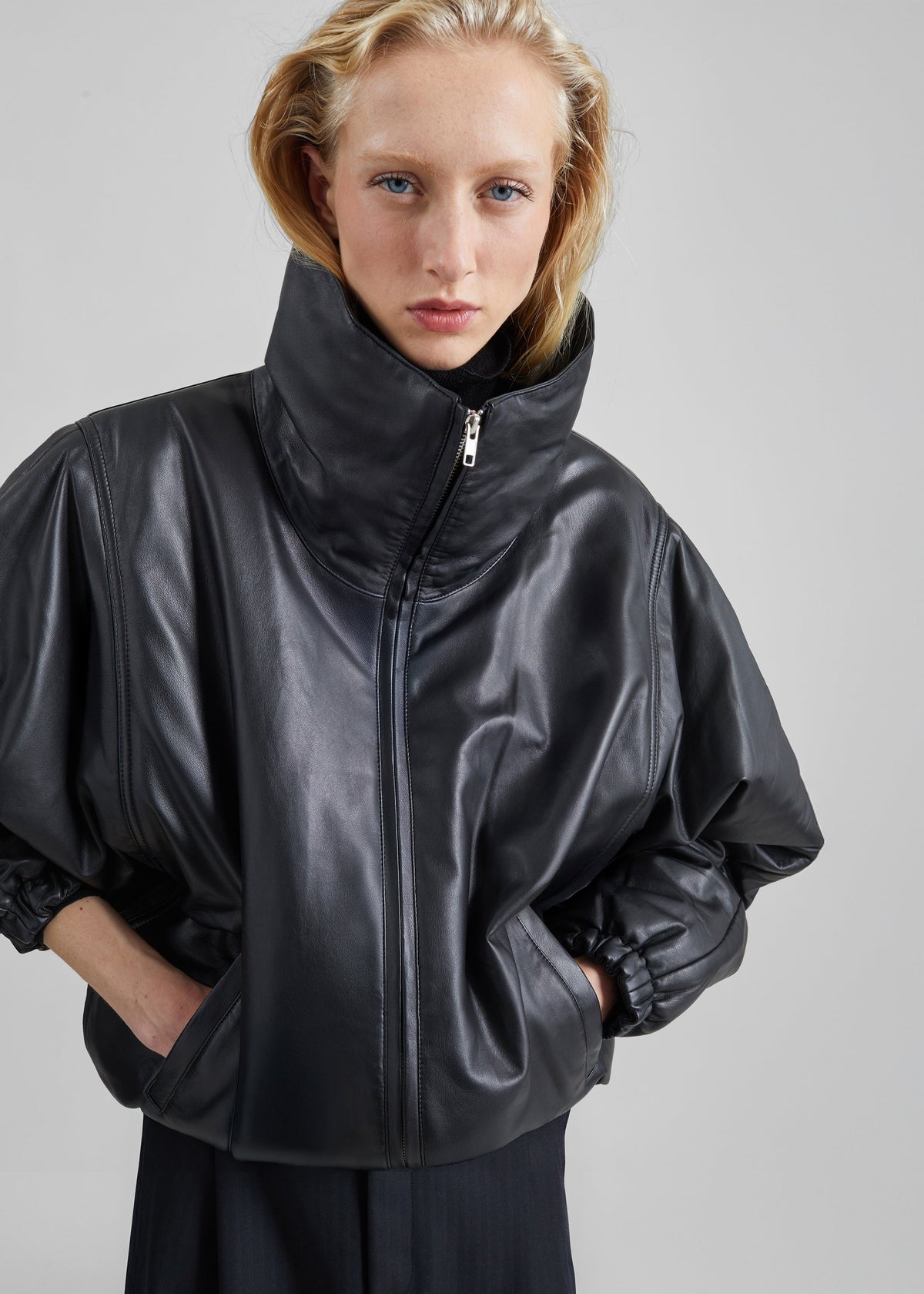Bomber Assissi in pelle con collo a imbuto - Nero