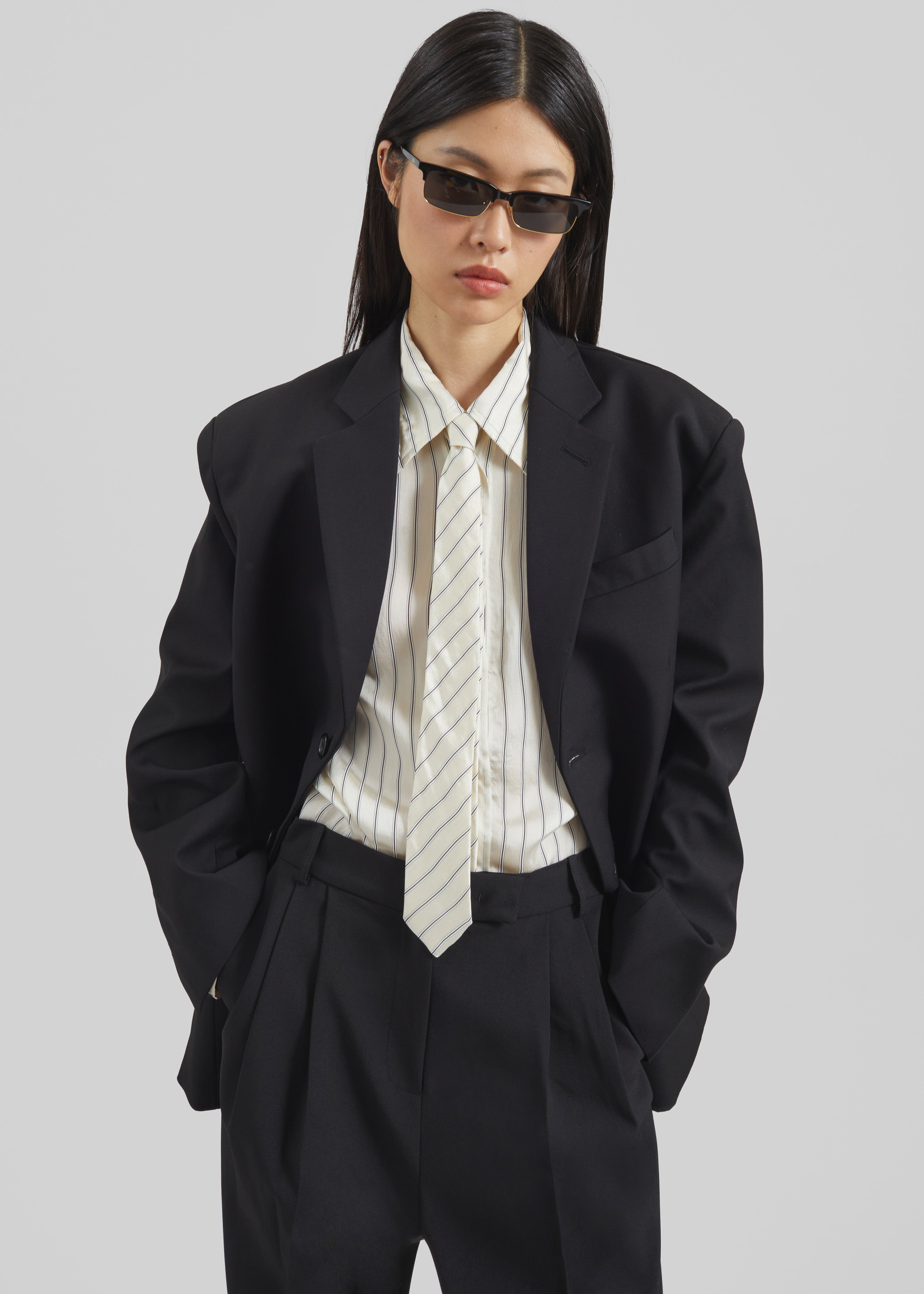 ★E.B.M★ Belted Pleated Pants EMP3WPT030 Peyton Pleated Pants - Black – The Frankie Shop Europe