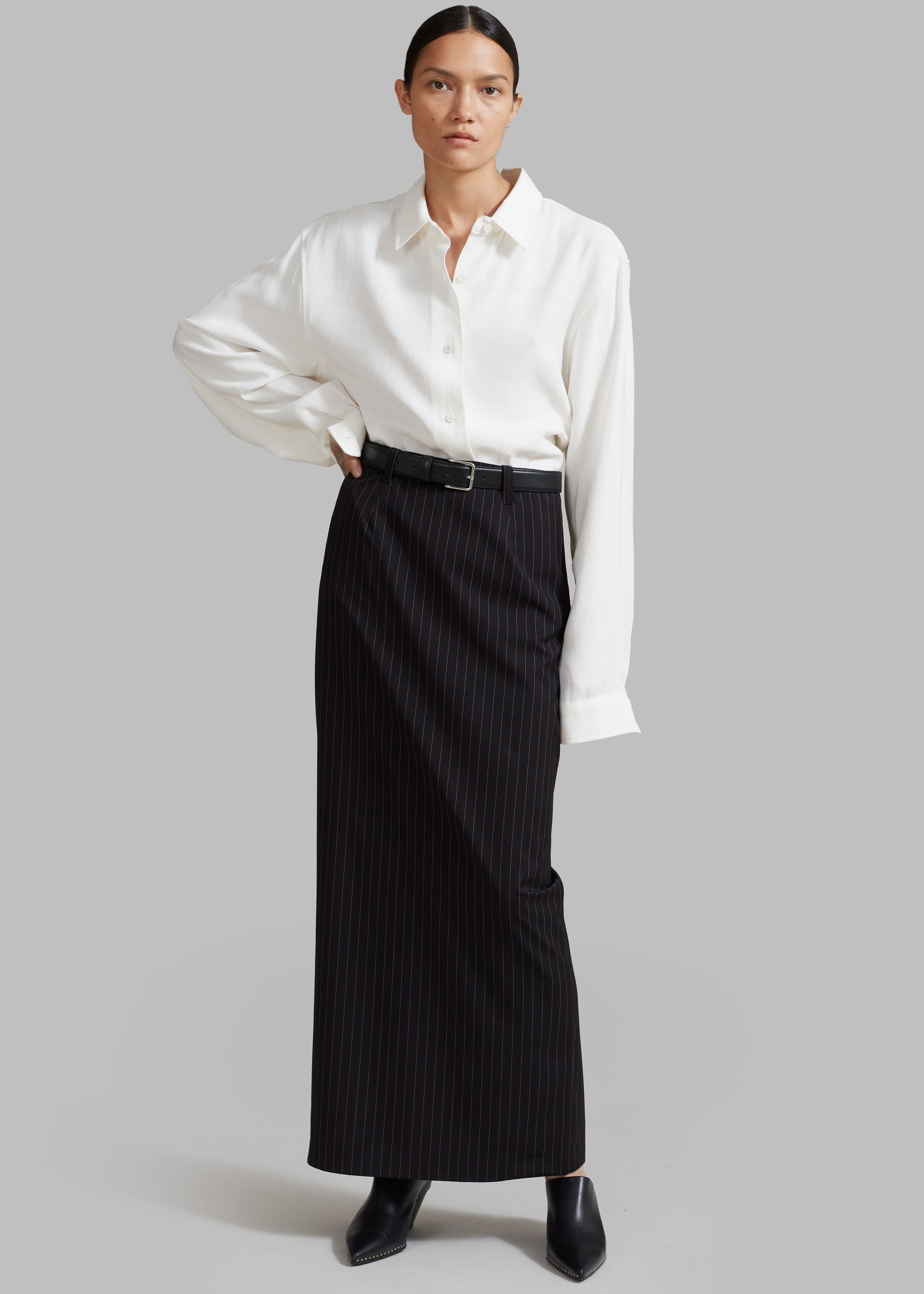 Shop the look image for Jupe crayon Becca - Noir à fines rayures