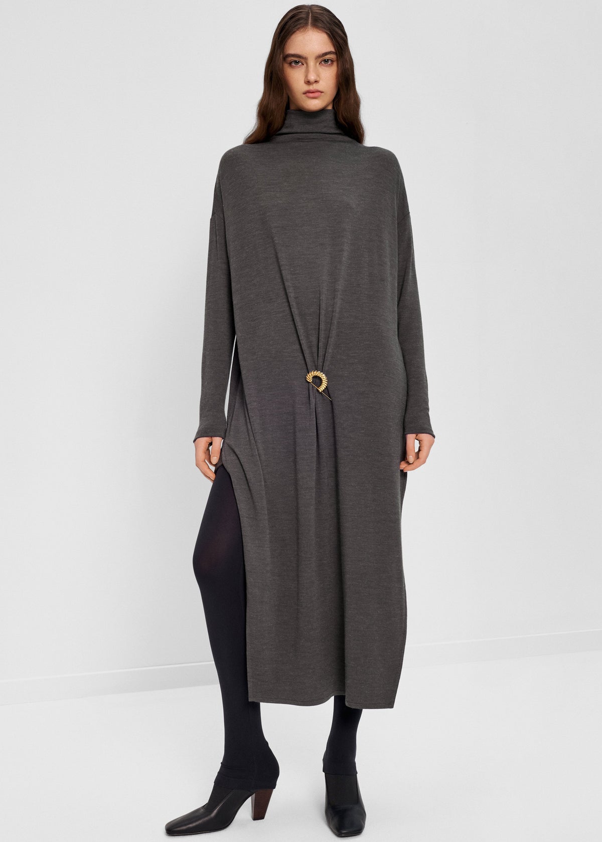 Bevza Brooch Dress - Dark Grey - 2