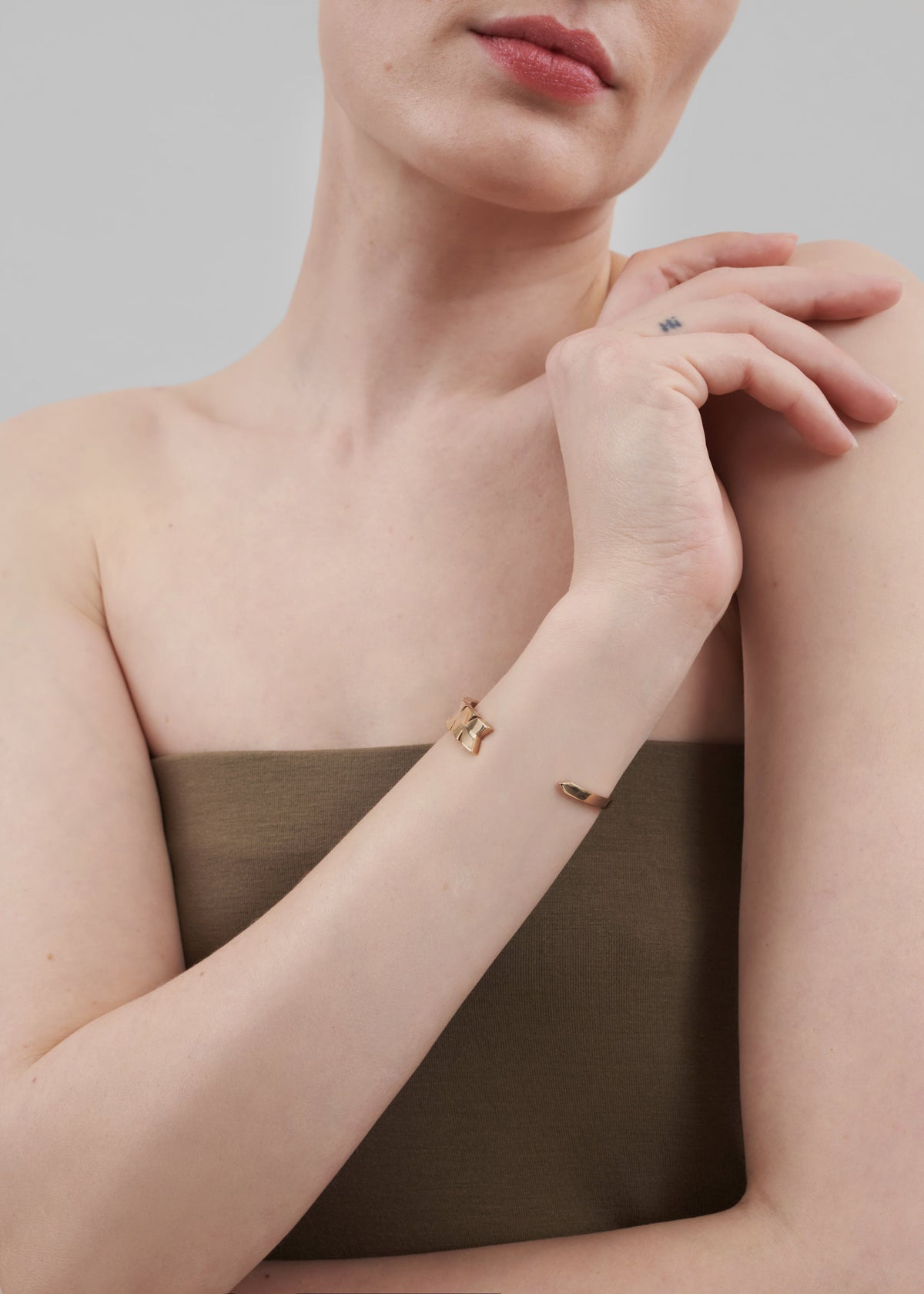 Bevza Spikelet Cuff Bracelet - Gold - 4