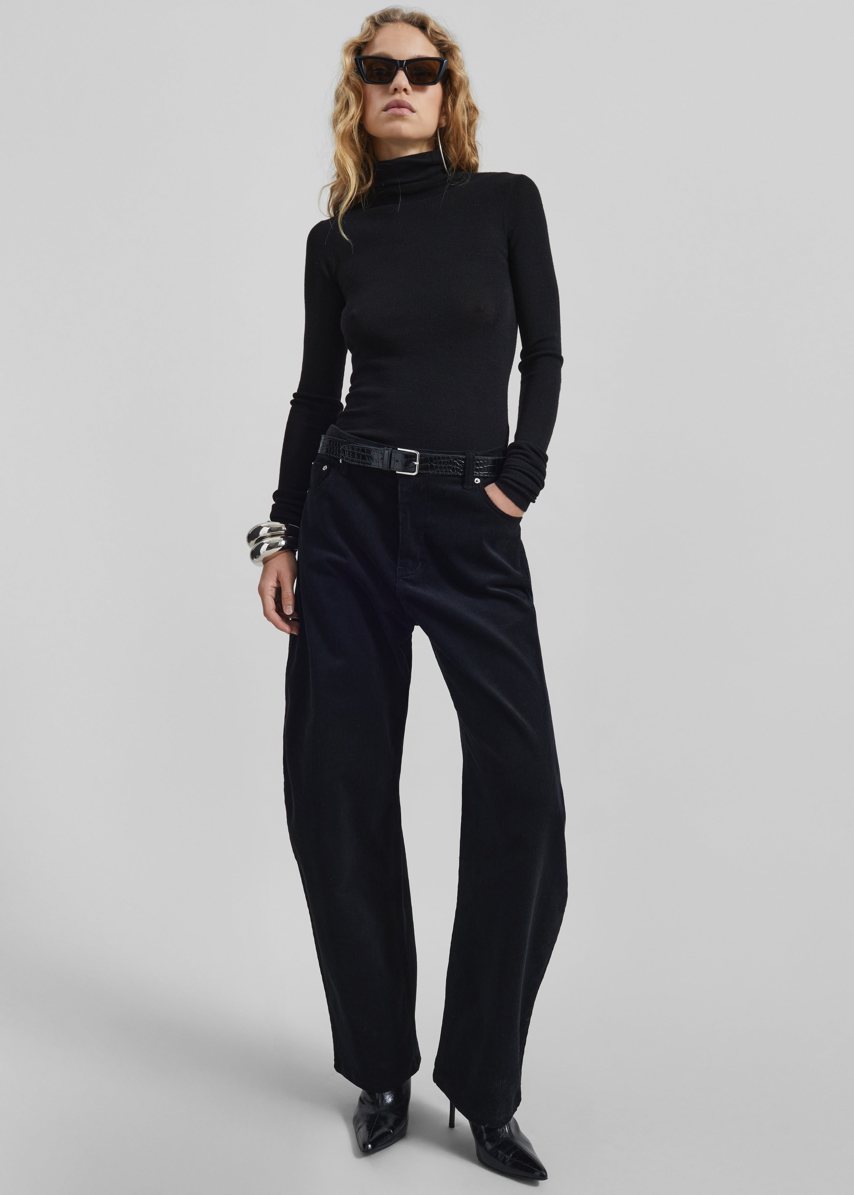 Caistor Corduroy Barrel Leg Pants - Black - 6