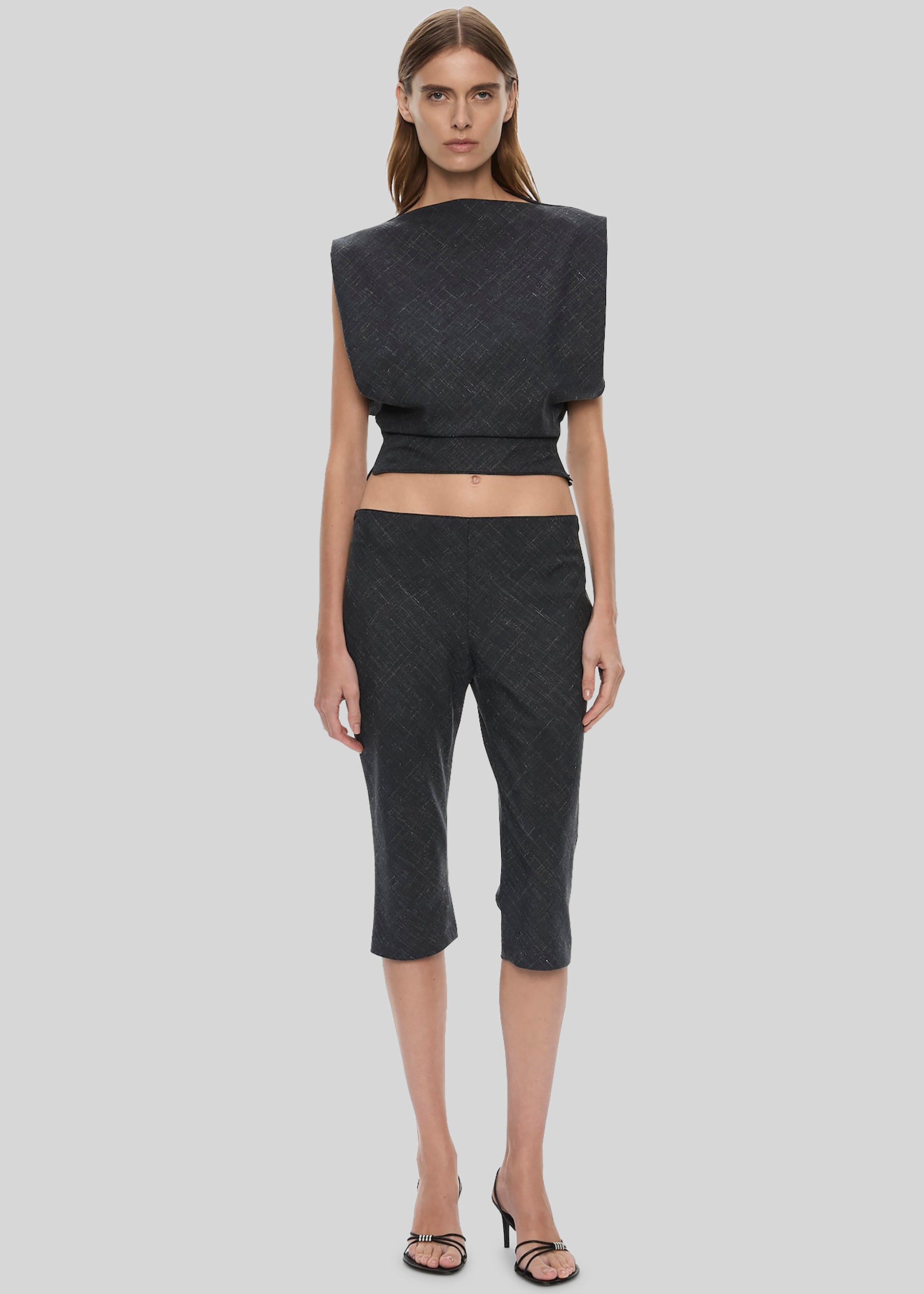 Shop the look image for Christopher Esber pantalon capri Banyan - Tropical Charcoal Marle