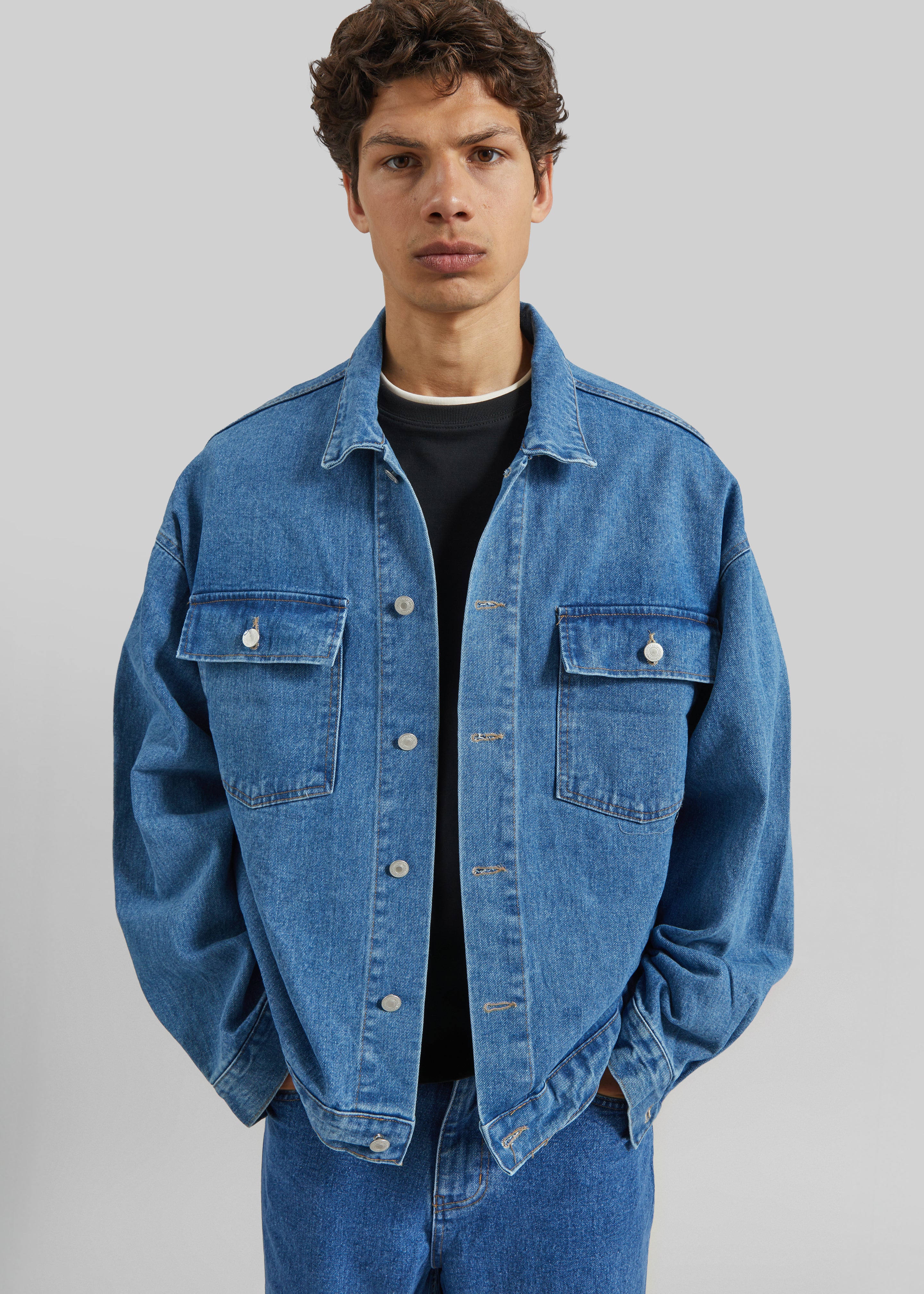 Connor Oversized Denim Jacket - Medium Wash – The Frankie Shop Europe