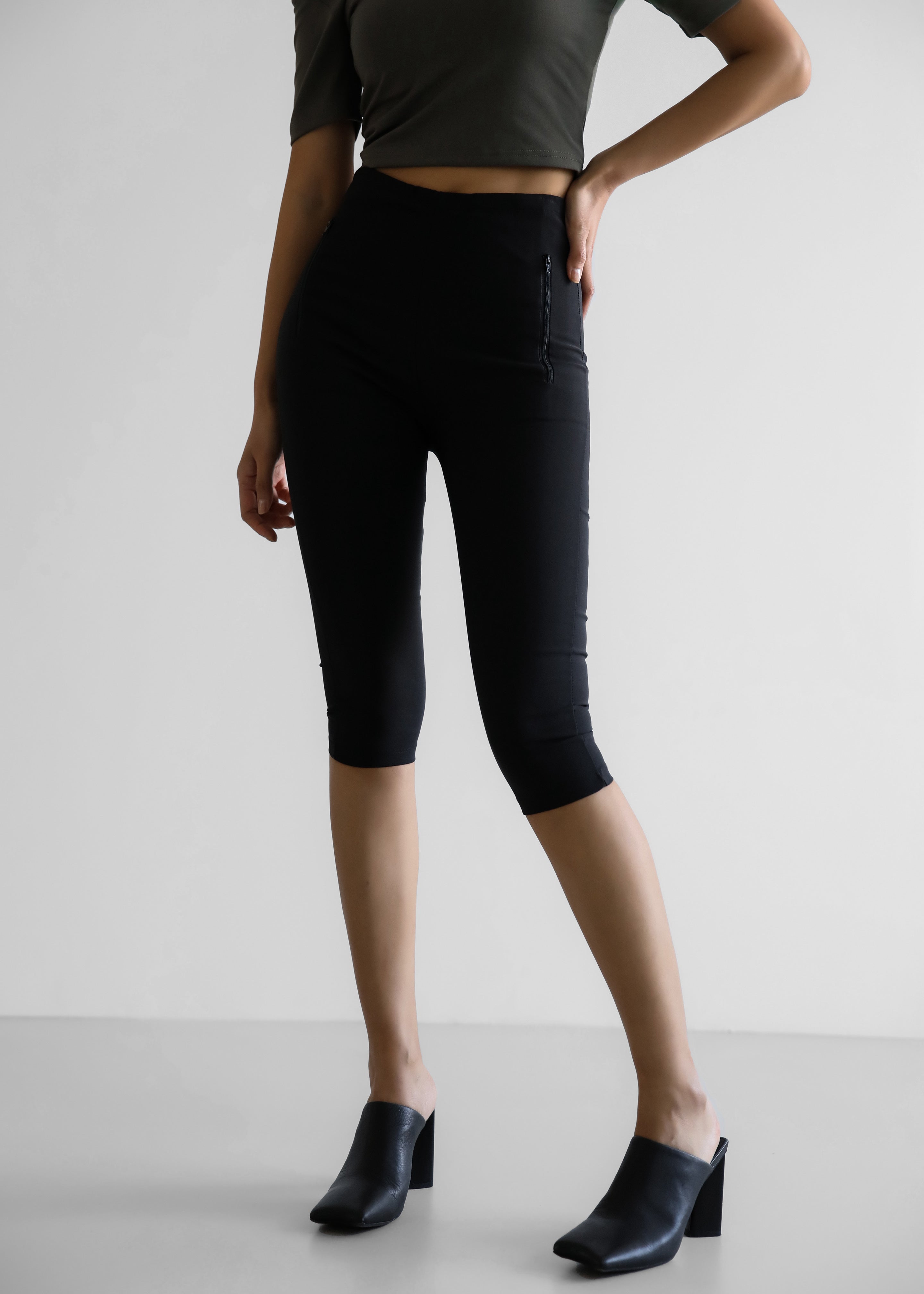 Desara Capri Leggings - Black - 6