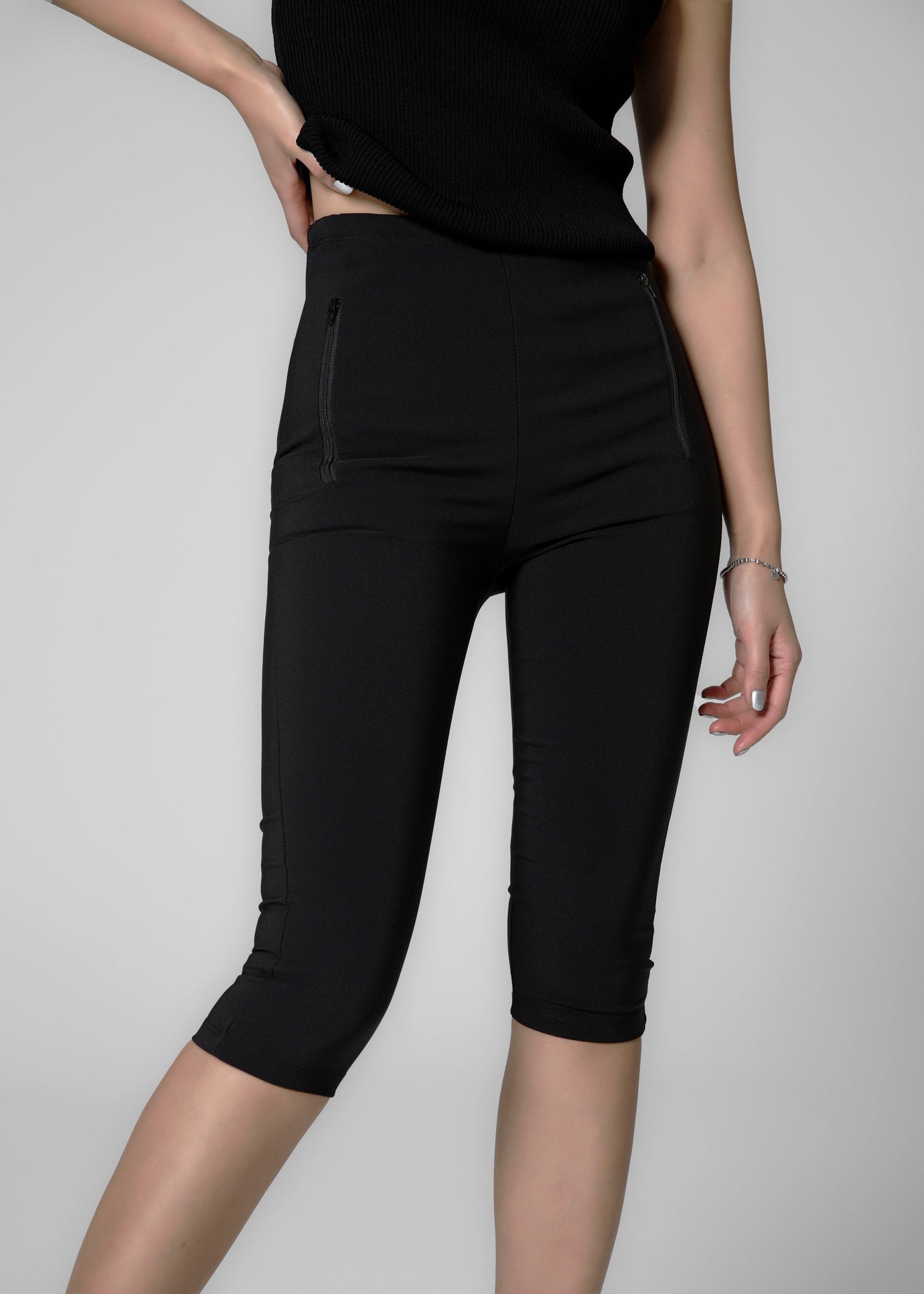 Desara Capri Leggings - Black - 1