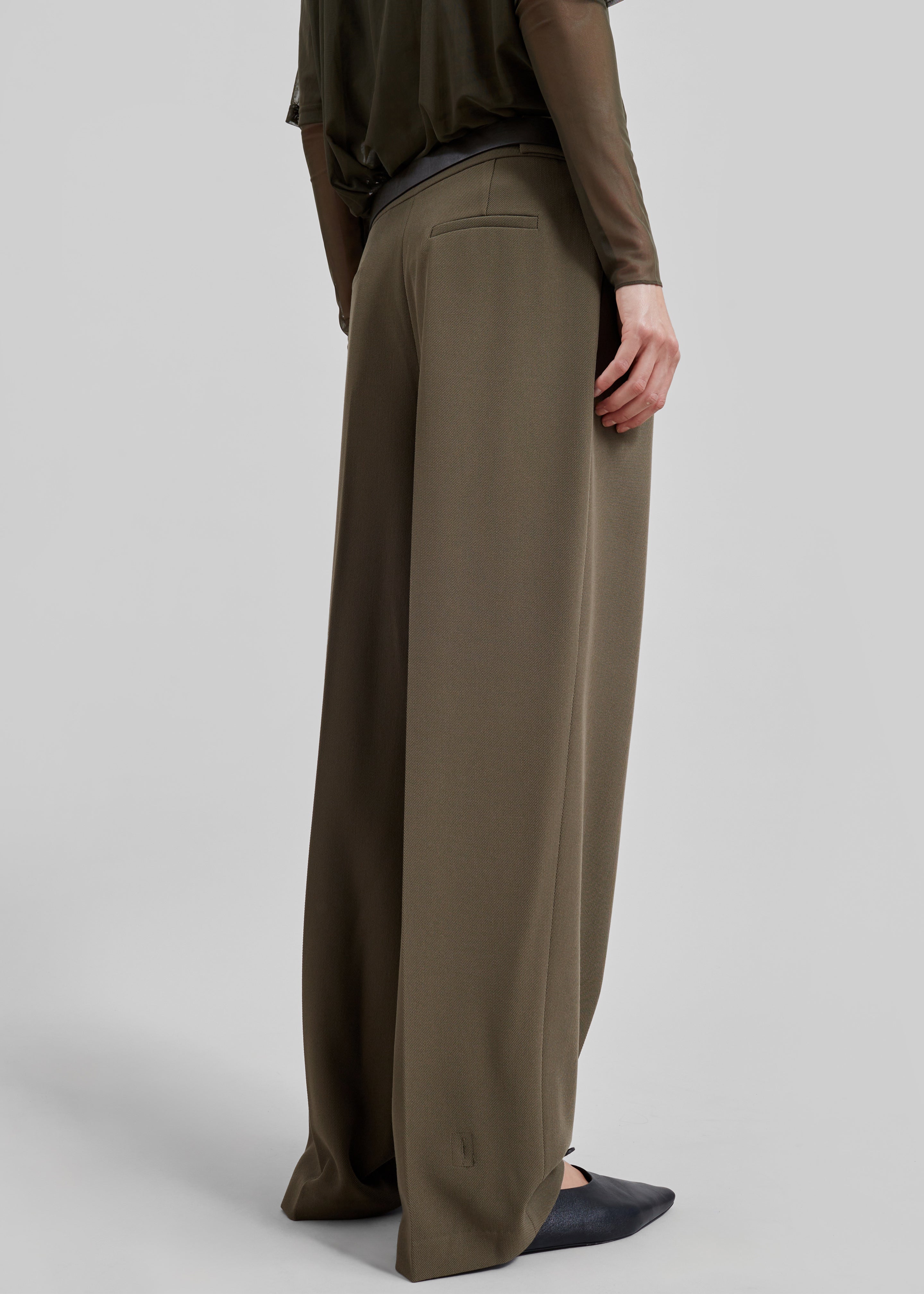 Dina Pleated Trousers - Khaki - 15