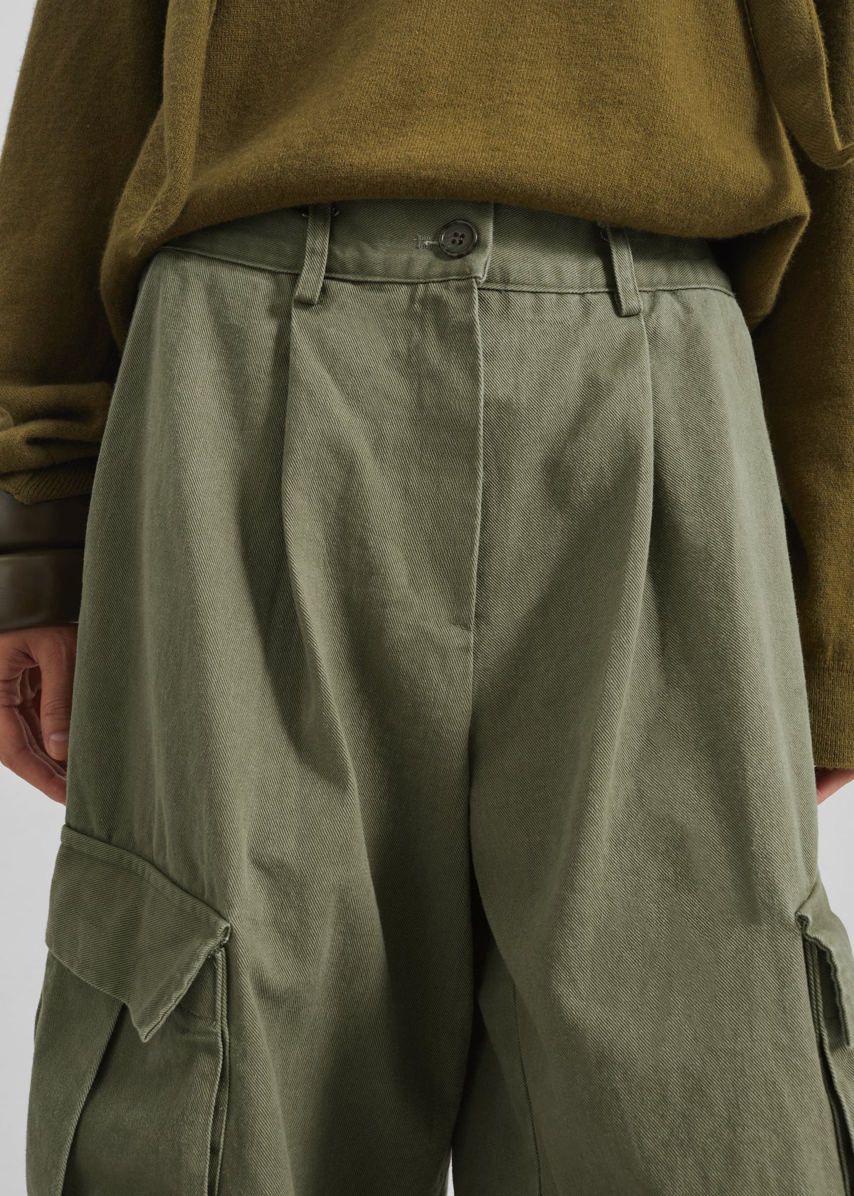 Dorva Cargo Bermuda Shorts - Pale Olive - 3